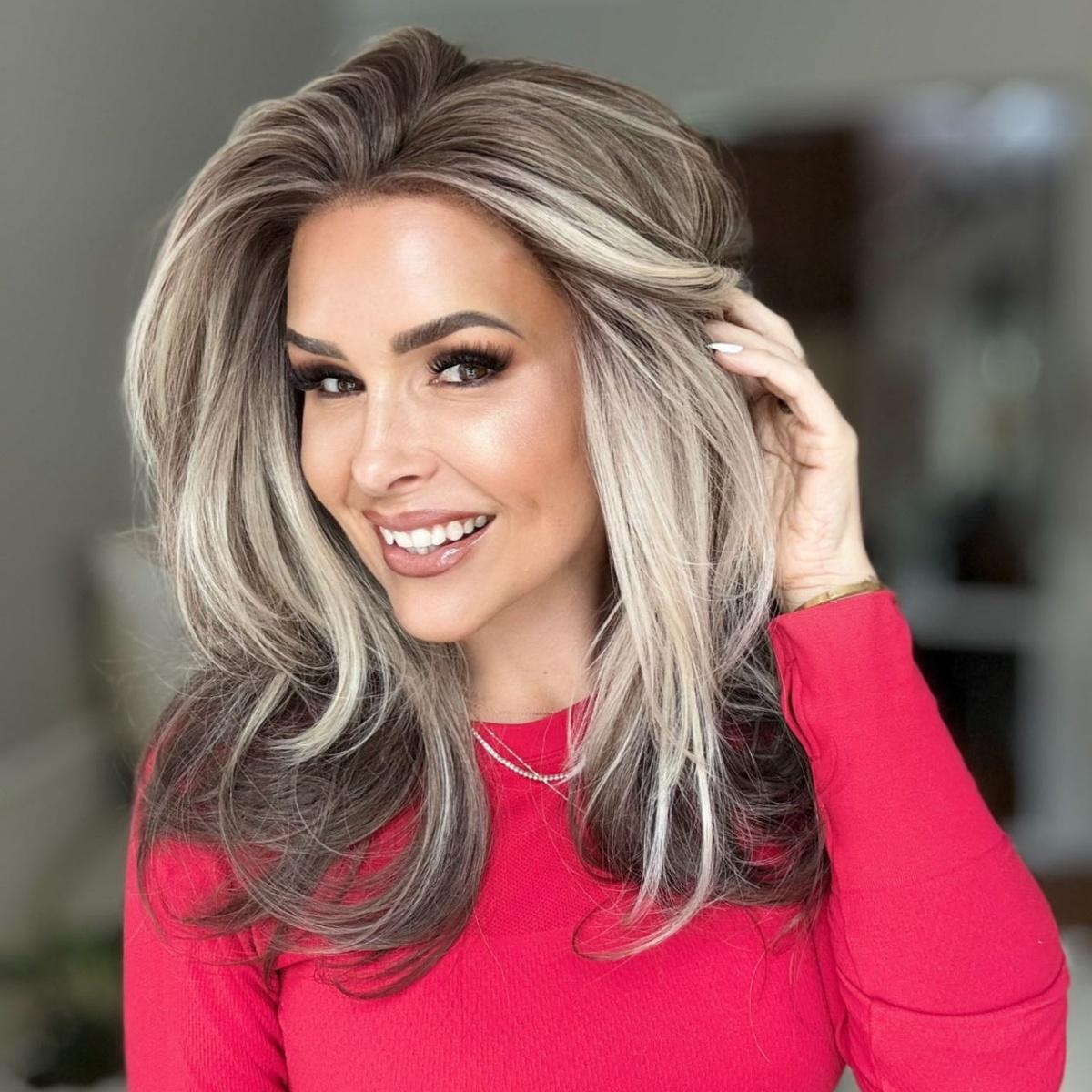 A50 by AISOM Ash Platinum Layered Straight 18“ Highlight Wig Mixed Brown and Blonde Color 13*4 Lace Front Wigs for Women Synthetic Wig