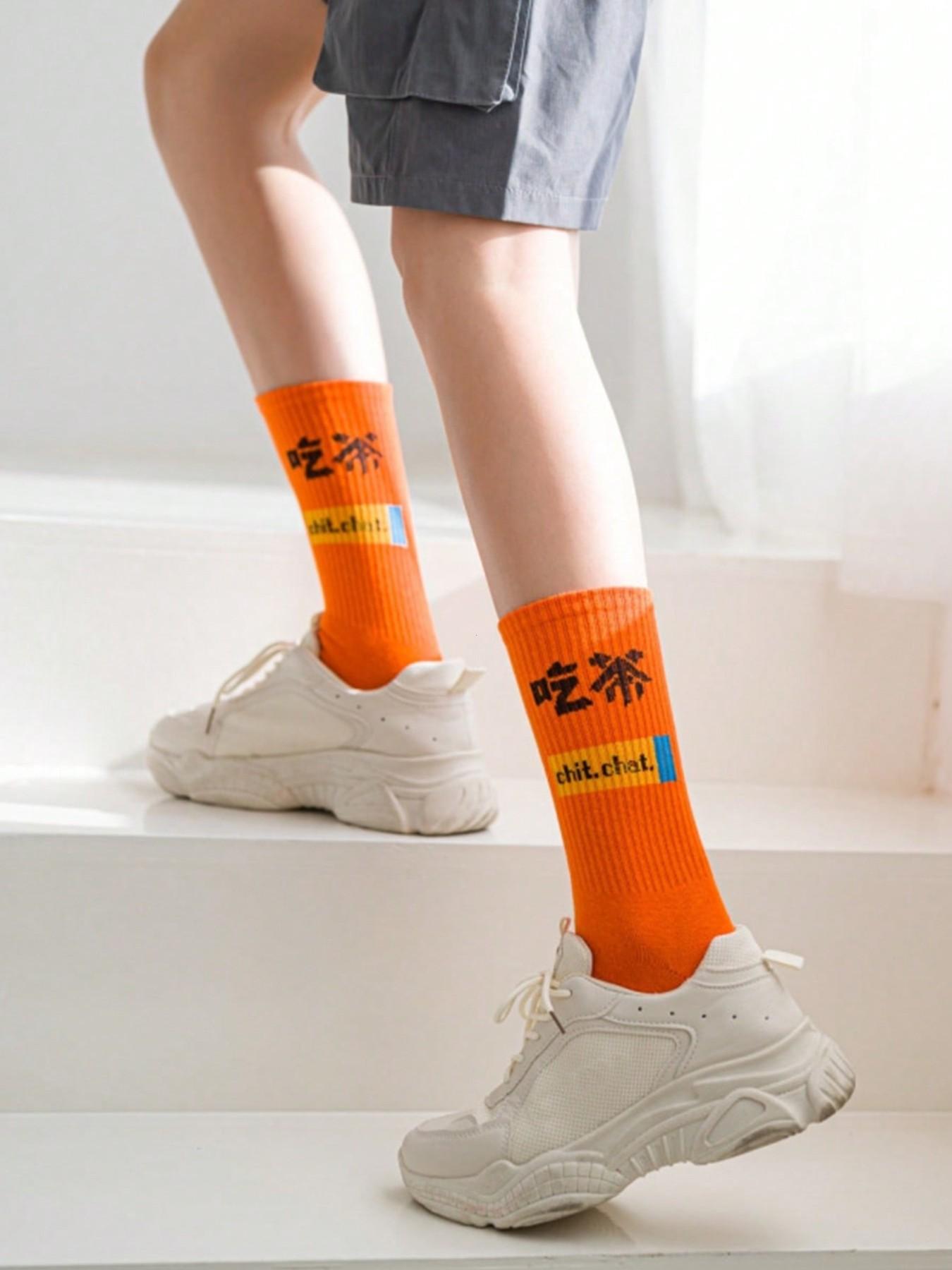 Random 10 Pairs of Trendy Street Fashion Crew Socks, Unisex Versatile Mid-Calf Socks, Casual Style for Men and Women