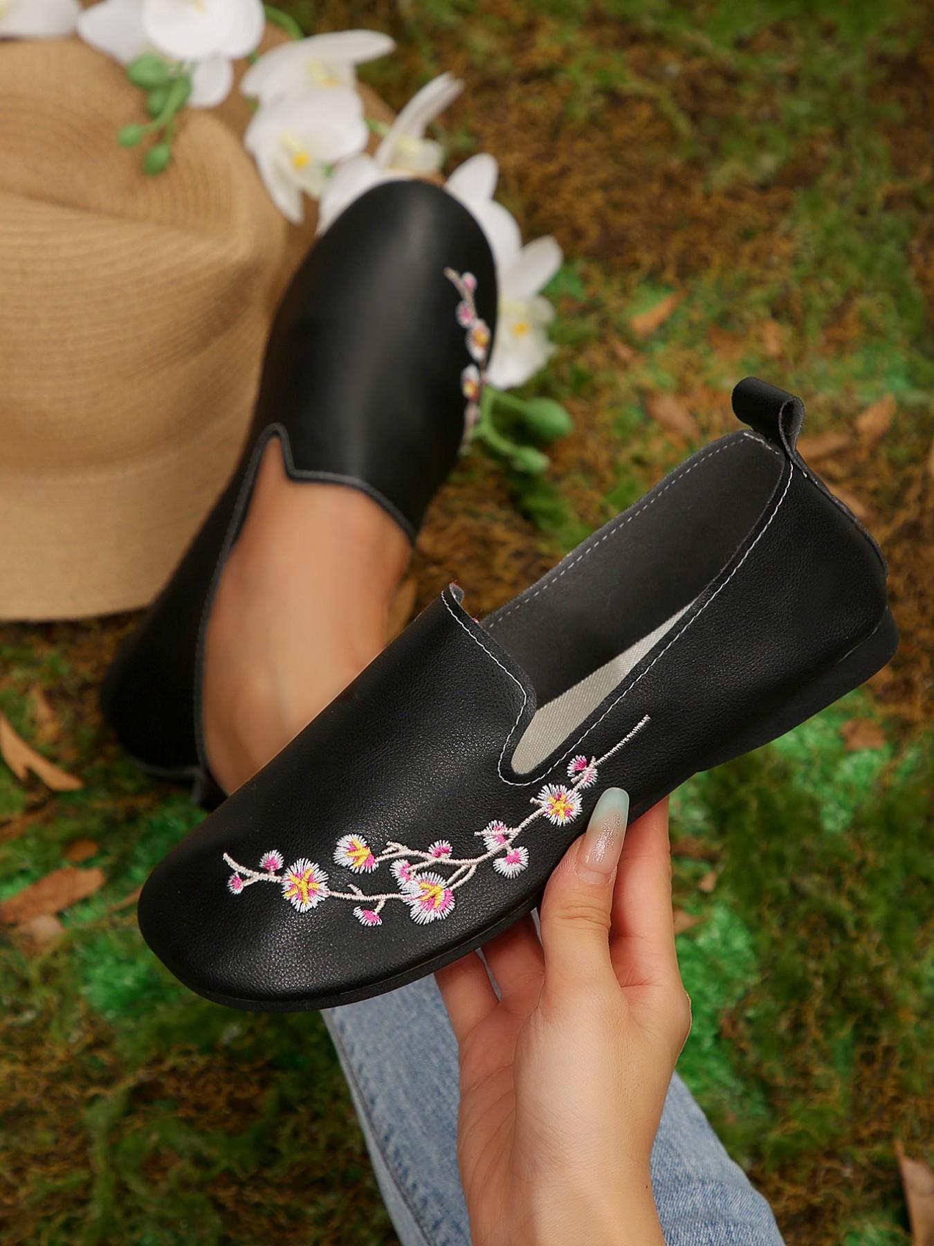 Women's Flat Shoes, Spring Summer New Arrival, Ethnic Style Vintage Low Top Embroidered Flowers, Soft Sole Mom Shoes, Casual PU Leather