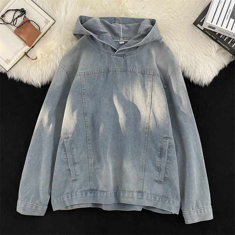 Men's washed vintage denim hoodie features three-dimensional seam stitching and side inserted pockets, drop-shoulder cut, comfortable fit, retro street style, suitable for daily commuting and street wear.