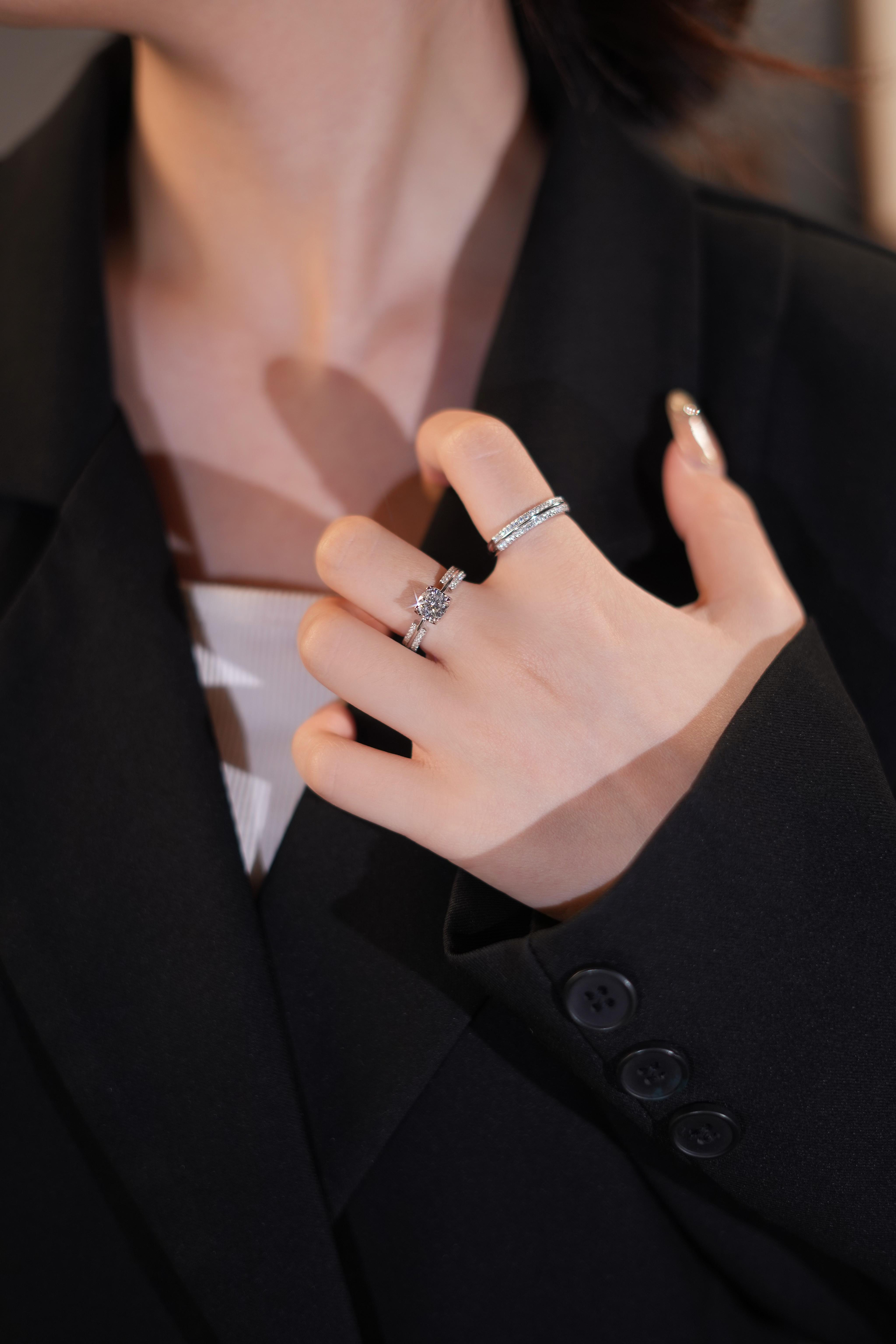 【#366】1CT Deluxe Classic Four-prong Floating Synthetic Moissanite Rings in 925 Sterling Silver with Mathing Band 【#366】1CT Deluxe Classic Four-prong Floating Synthetic Moissanite Rings in 925 Sterling Silver with Mathing Band