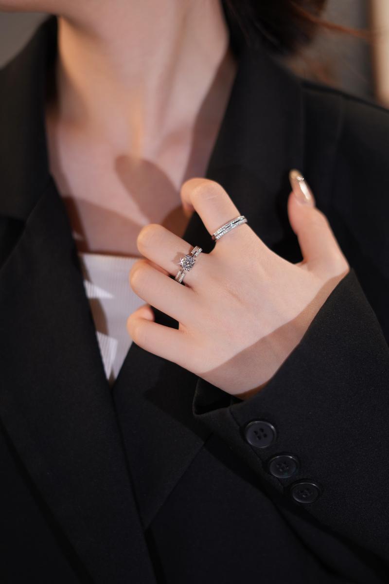 【#366】1CT Deluxe Classic Four-prong Floating Synthetic Moissanite Rings in 925 Sterling Silver with Mathing Band