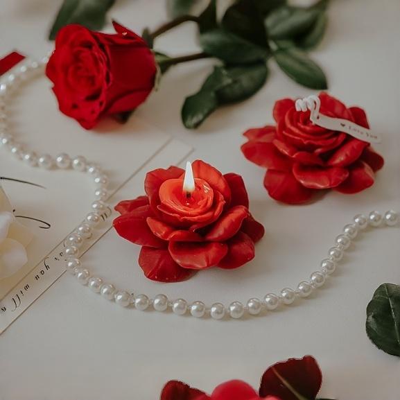 Mother's Day Rose Scented Candle - Handmade Aromatherapy Gift, Elegant Home Decor & Tabletop Centerpiece, Cozy Ambiance for Living Room, Bedroom, Ideal Souvenir for Mom, Holiday Gift, Birthday, Anniversary, Wedding Party Favor