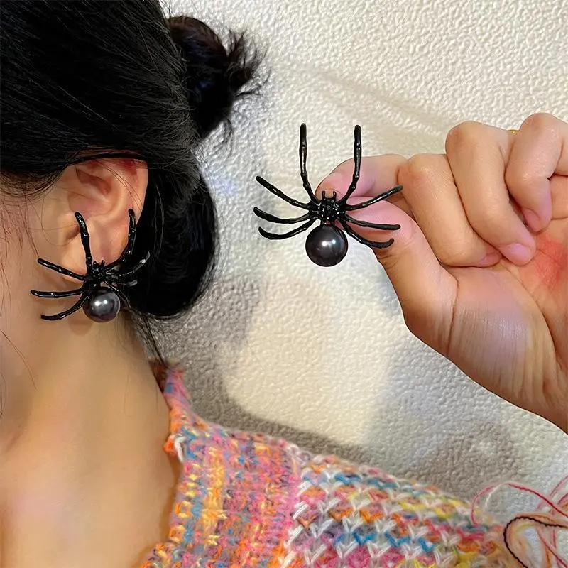 New Retro Dark Personality Simple Halloween Black Spider Alloy Imitation Pearl Earrings Accessories Party Gift