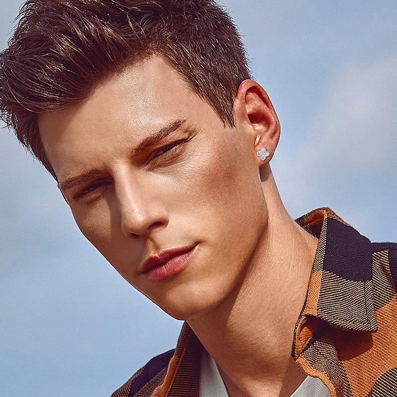 【#E294】925 Silver Synthetic Moissanite Earrings for Women and Men Screw Back Earrings 925 Sterling Silver Four Leaf Clover Exquisite Jewelry Birthday Gift