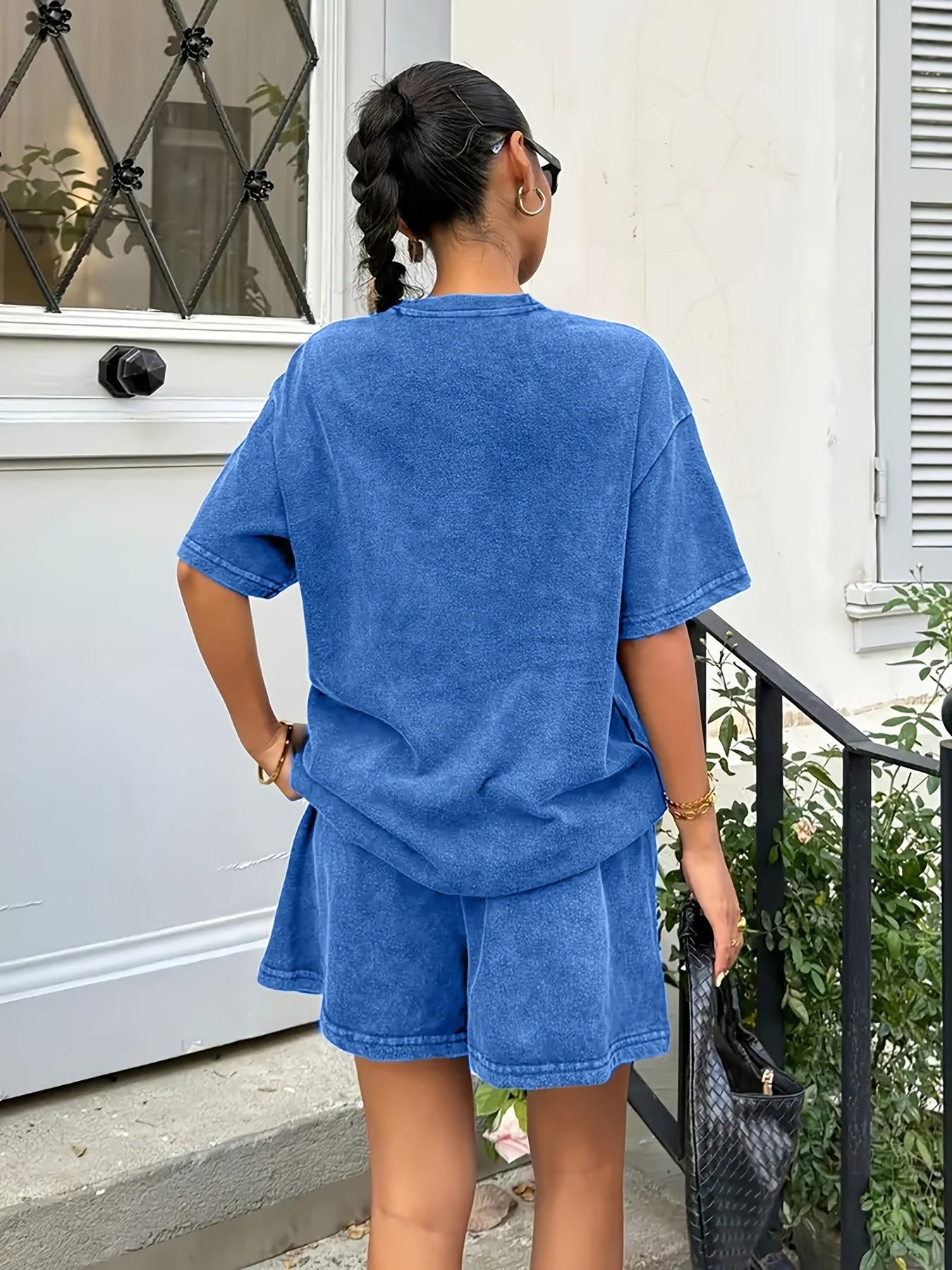 2-Piece Watercolor Gradient Butterfly and Heart Print Washed Casual Round Neck Two-Piece Set Clothes. Heavyweight fabric, elastic drawstring shorts. Basic and versatile, perfect for pairing with white sneakers for a lazy summer look.