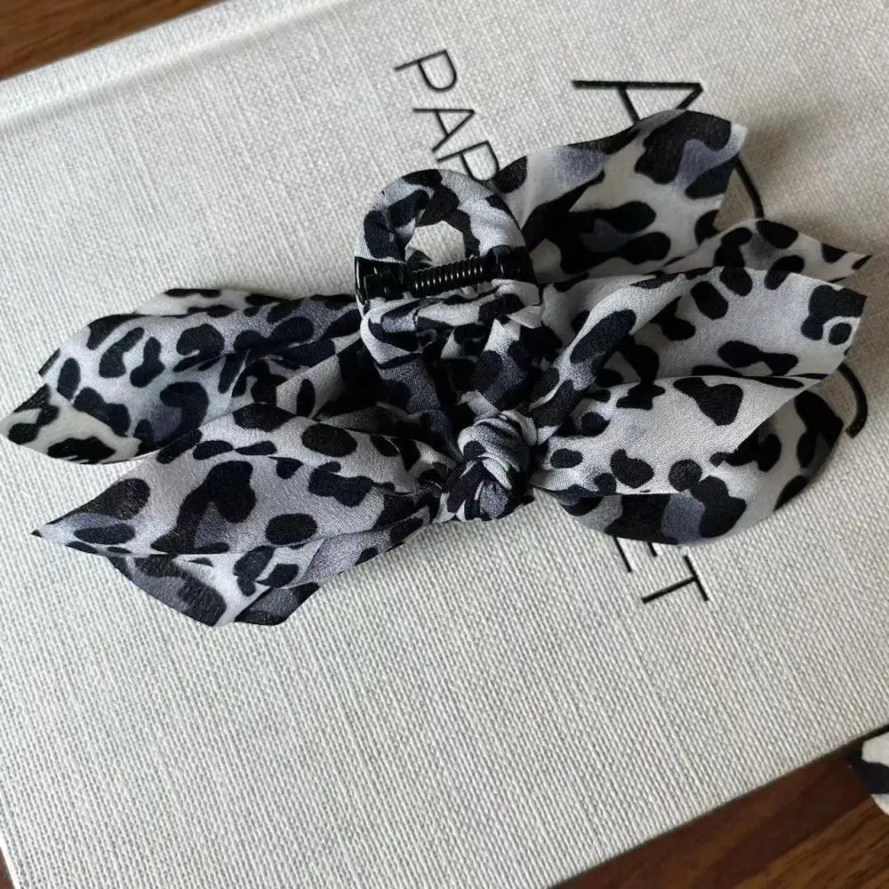 Leopard print off-white