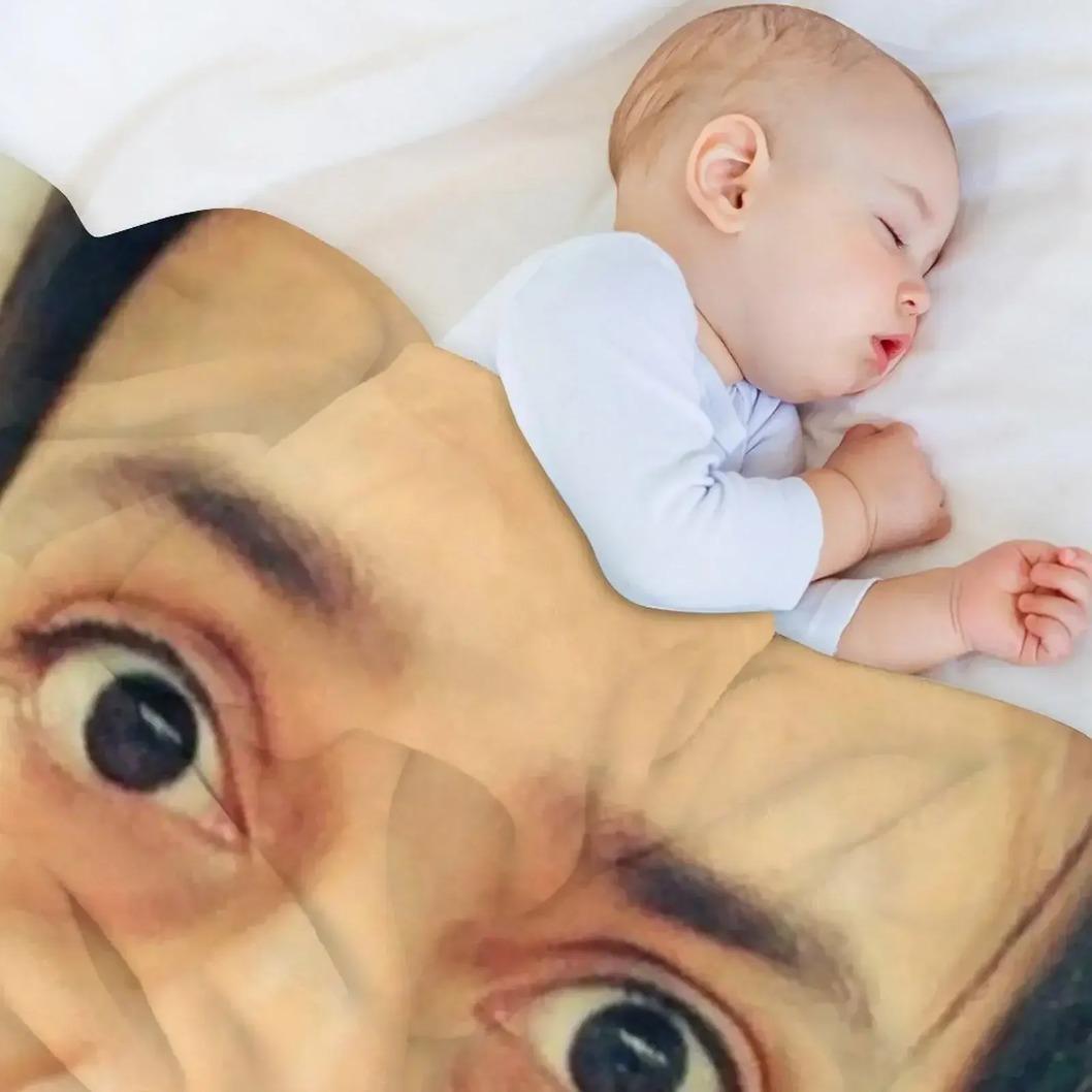 Lin-Manuel Miranda Biting Lip Meme Soft Flannel Blanket, Funny Actor Photo Throw for Musical Fans and Meme Rooms, Lin Manuel Portrait Collage Blanket, Biting Lip Photo Blanket, Celebrity Meme Fan Throw for Bedroom Couch Decor