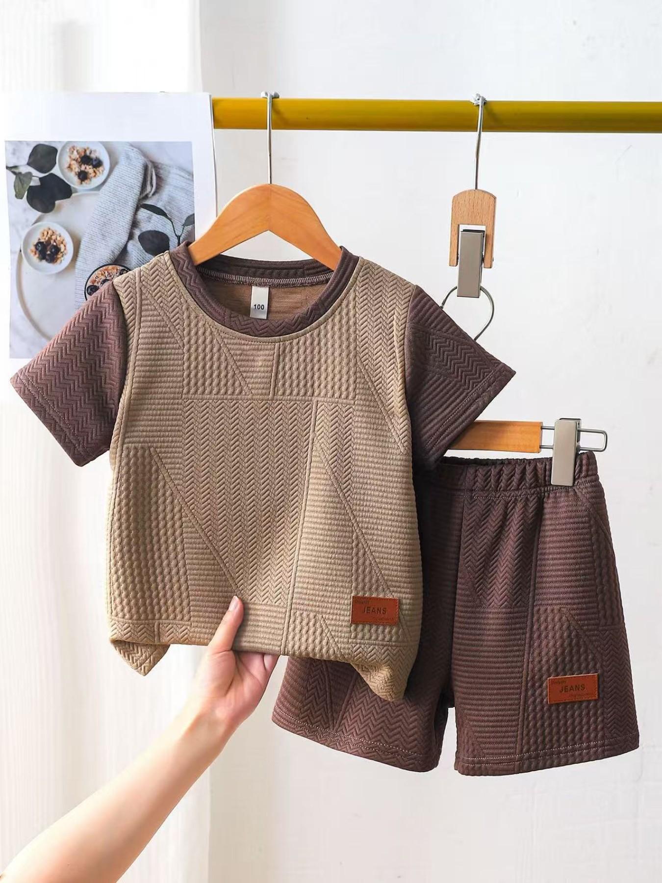 Boys' Summer New Set, Special Fabric Round Neck Short Sleeve with Casual Shorts, 2-Piece, Comfortable and Stylish
