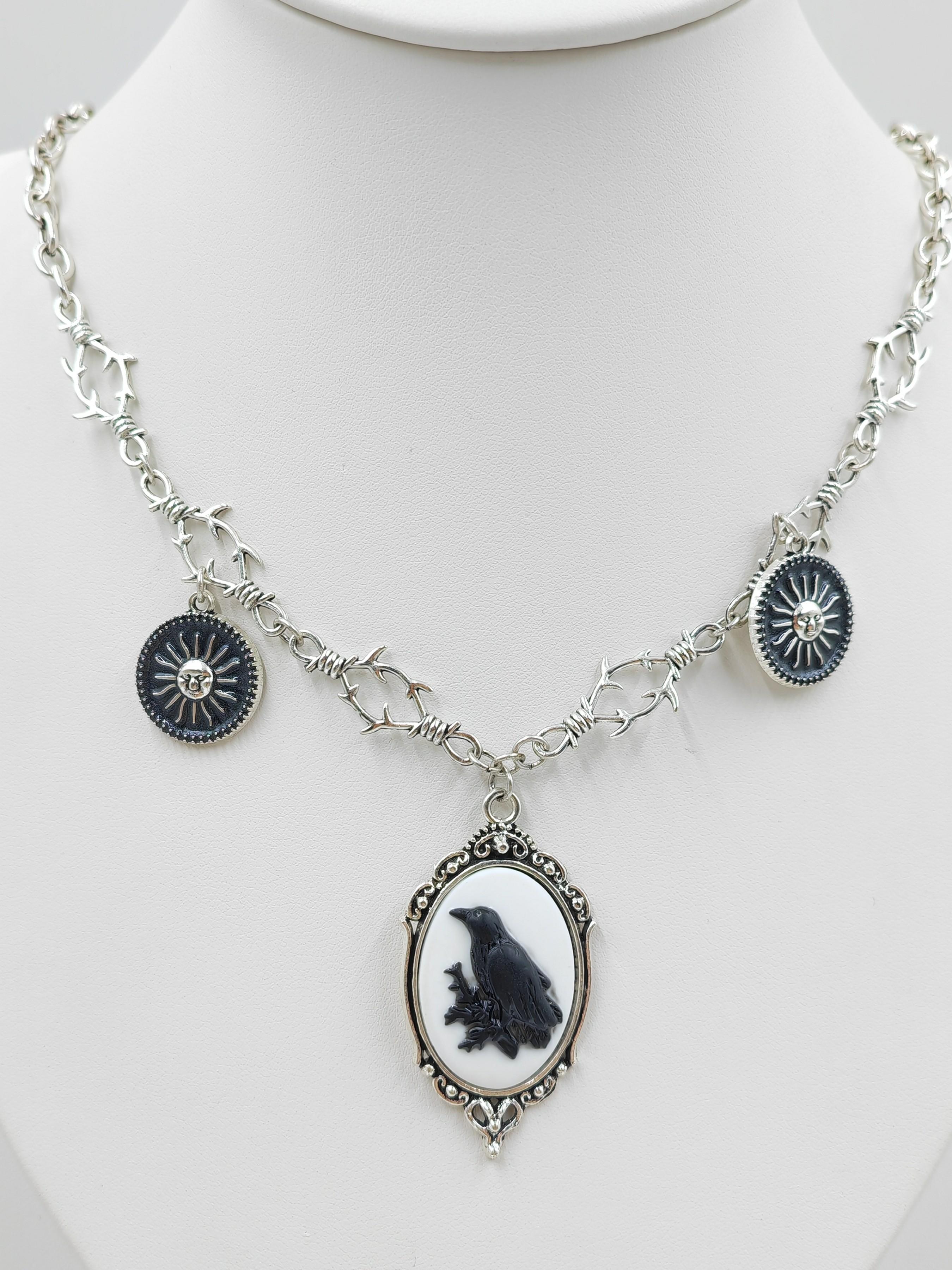 Vintage Relief Necklace, Unique Ethnic Style Flower Crow Gothic Pendant, Casual Zinc Alloy Chain, All Seasons Jewelry