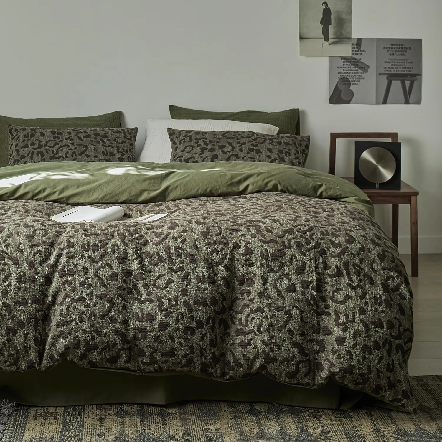 03 - Green Leopard Print