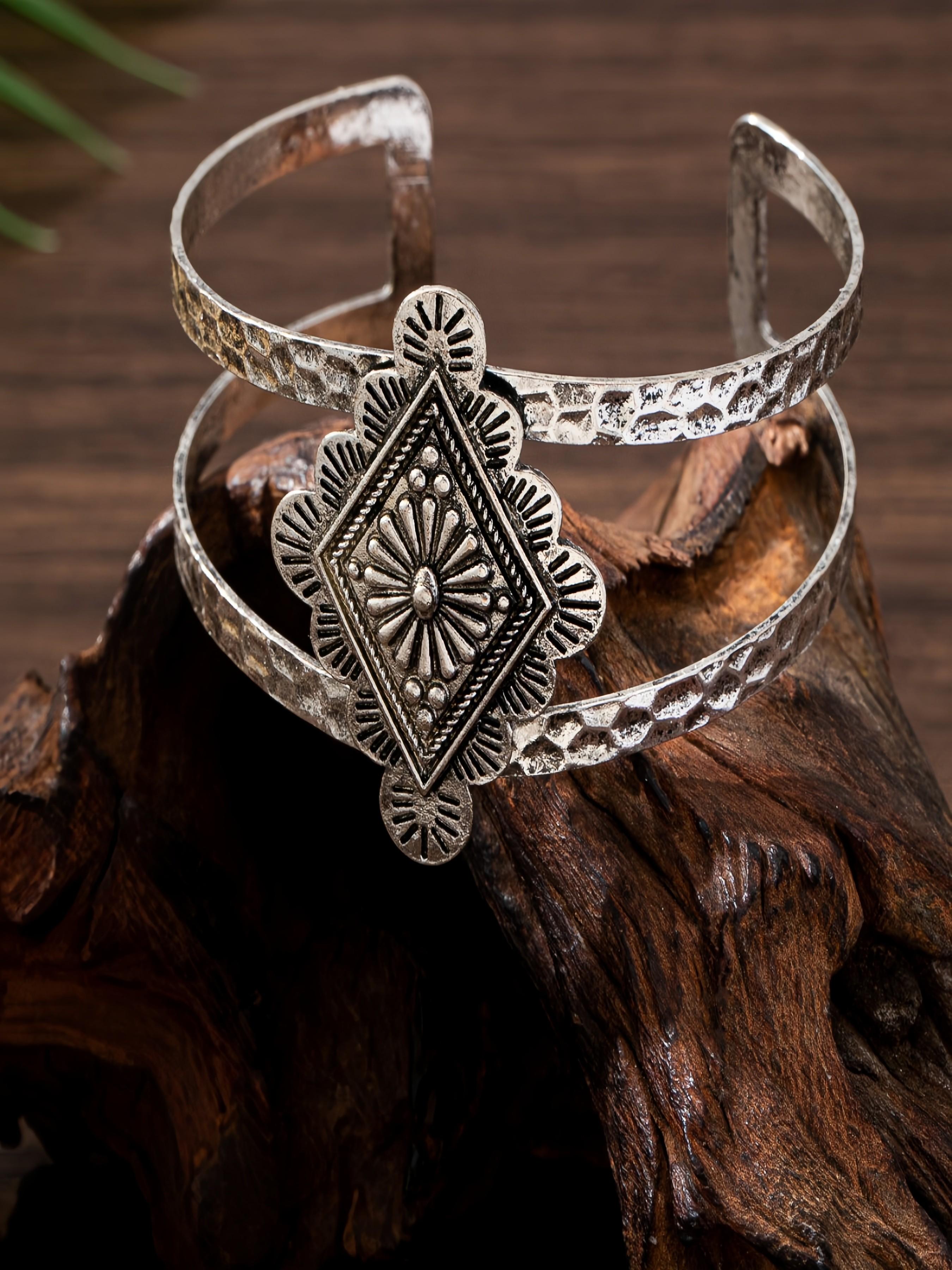 Vintage Silver Color Southwest Cuff Bracelet, Boho Geometric Flower Hammered Open Bangle, Western Tribal Jewelry for Women, Adjustable 6cm