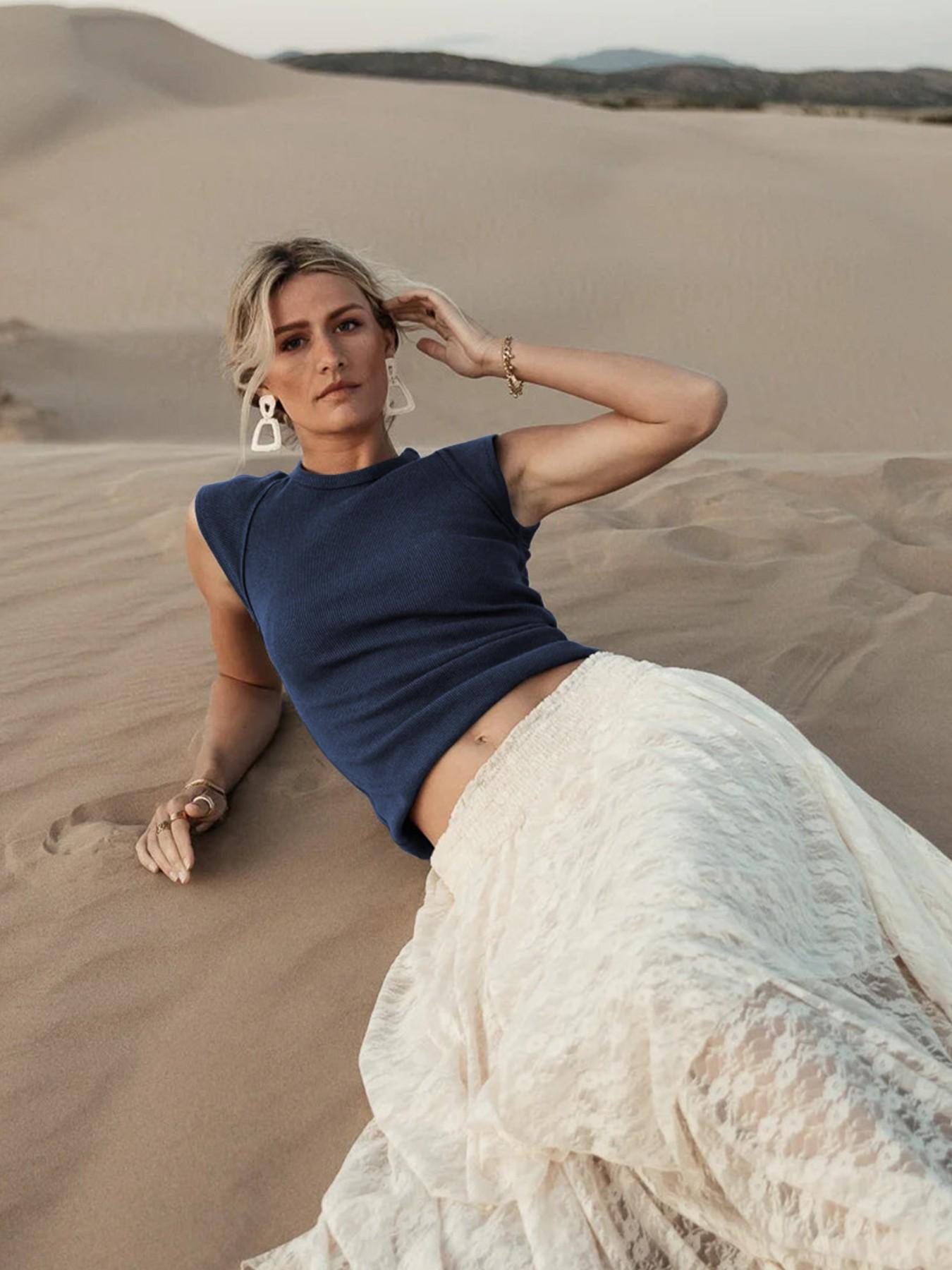 Summer Fashion Solid Color Sleeveless Round Neck Slim Fit Ribbed Sexy Girl Top Tank Vest for Women, Trendy and Stylish Summer Wear