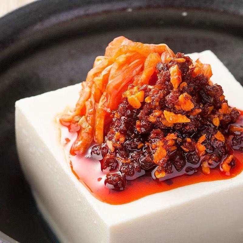 S&B chili oil w/Crunchy Garlic 3.88 oz (pack of 2) Sauce Sugar Sauce Flavor Umami Topping Salt Dip Soy Sesame peri  peri  sauce crunchy  garlic  with  chili  oil smuckers awaze  sauce Onion Seed