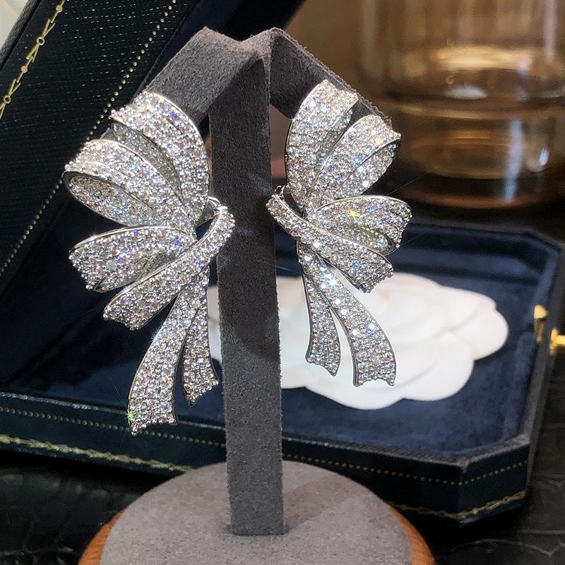 Three-dimensional bow earrings, full of diamonds, dazzling and sweet, light luxury, ultra-shiny, diamond-studded, high-end earrings with exquisite elegance. birthday gifts for gf
