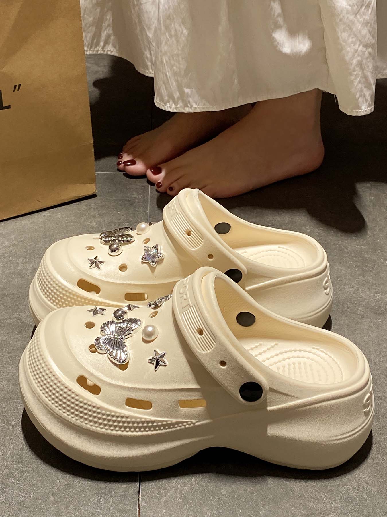 2026 New Fashion Versatile Holey Shoes for Women, Eva Comfortable Breathable Thick Sole, Simple Casual Beach Sandals, Outdoor Garden Shoes, Slipper, Slippers Shoes