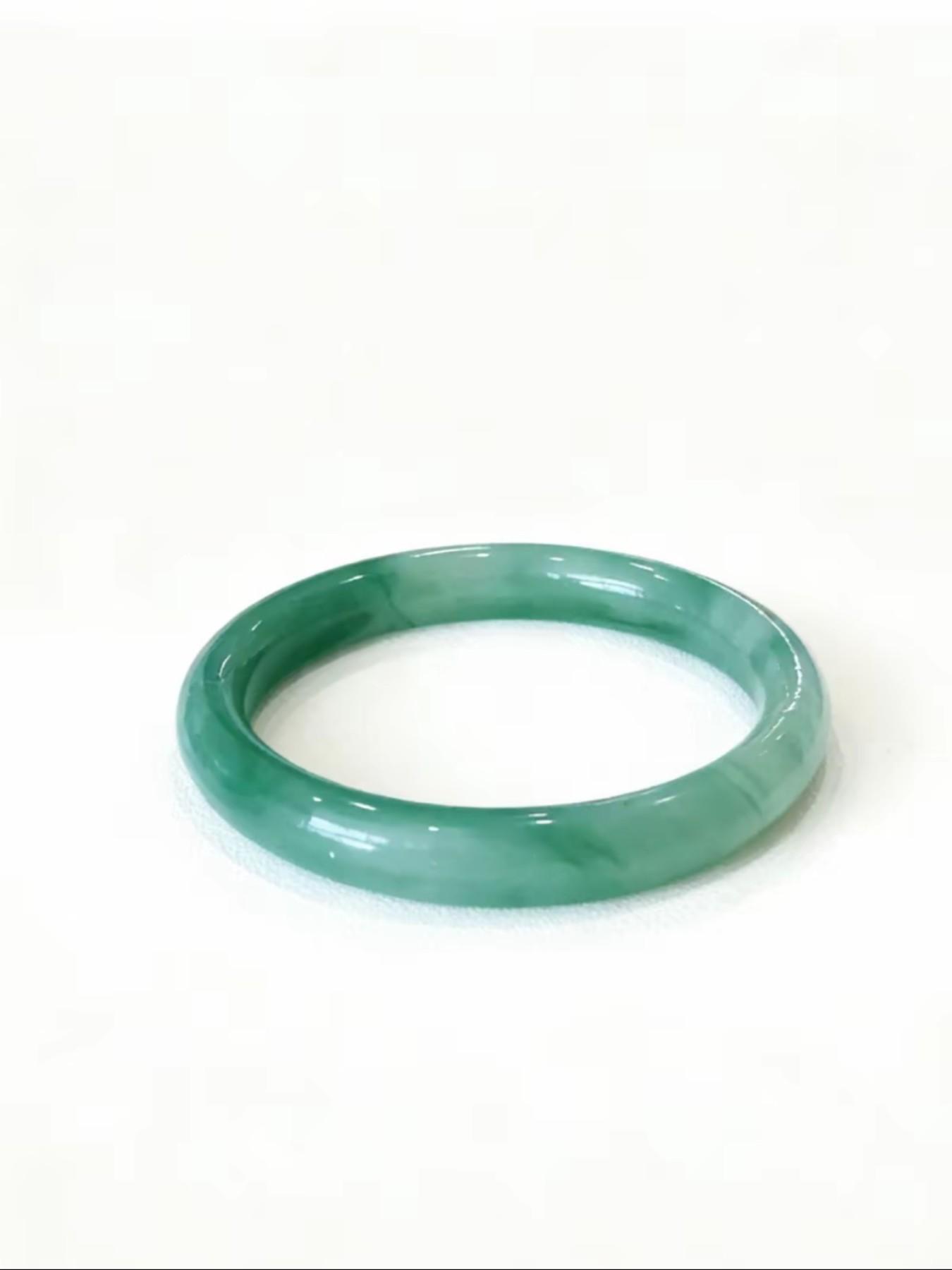 Elegant Eastern Style Jade Bracelet with Gift Box, Beautiful Bangle, Perfect Gift, Traditional Chinese Jewelry, Fine Craftsmanship