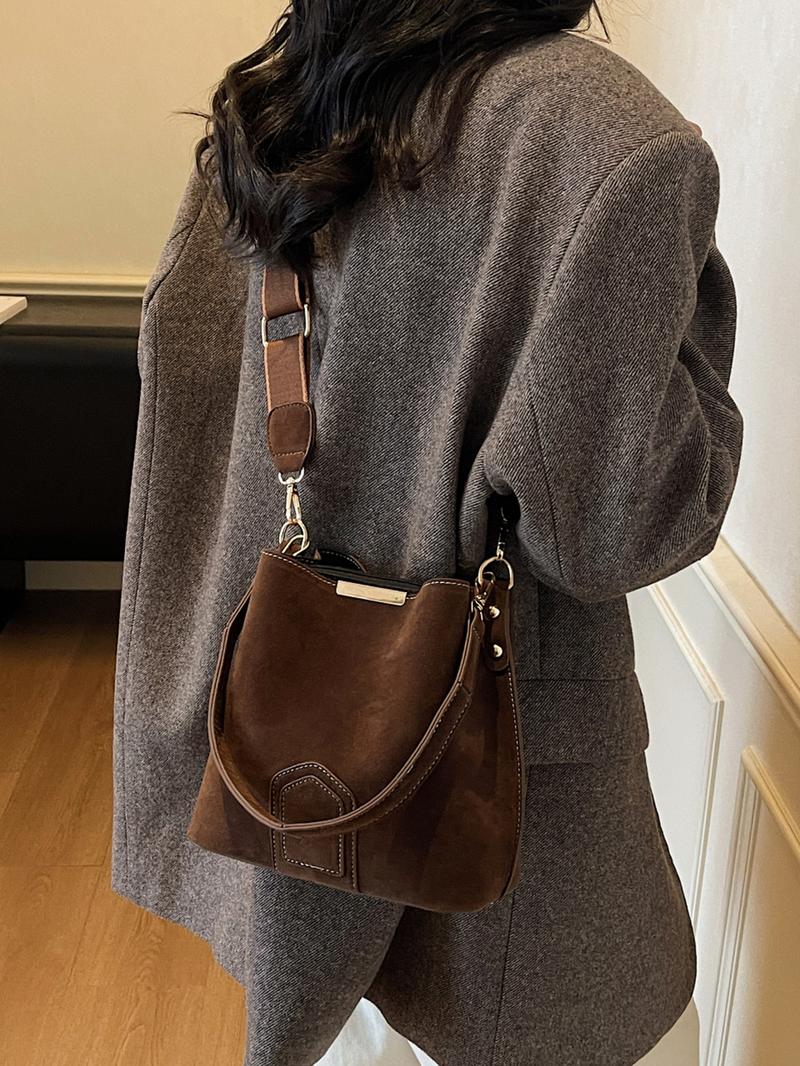 Retro fashion simple bucket shoulder bag, niche design personality lazy wind joker shoulder bag, retro texture comfortable leisure wind shoulder bag, suitable for daily travel, shopping and dating, Fashionable bucket bag