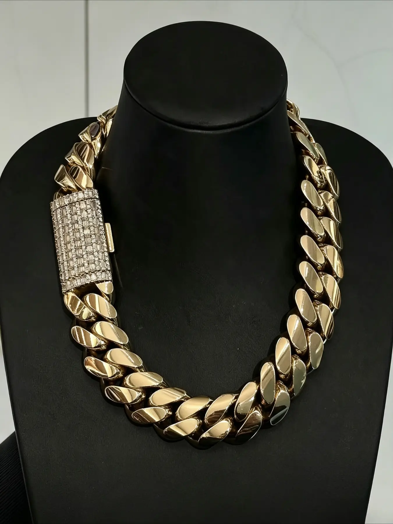 22Mm American solid Cuban necklace, evenly electroplated, antioxidant and not easy to fade, the first choice for hip-hop lovers, men's personalized accessories, preferred anniversary gifts, Halloween Thanksgiving gifts