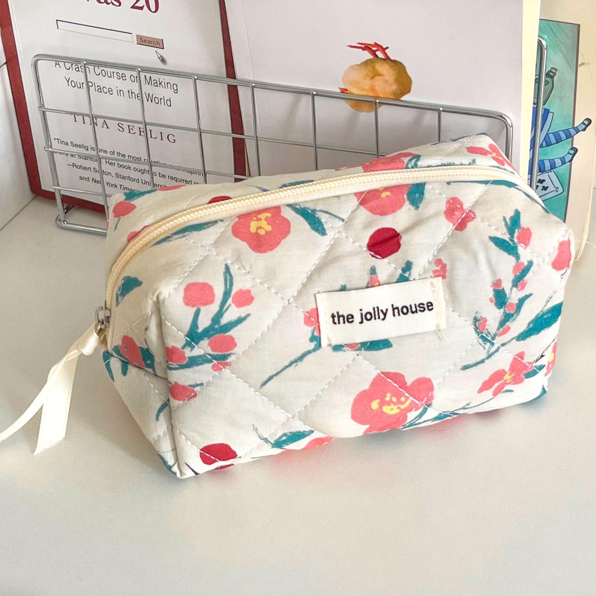 3/1 Pcs Quilted Travel Makeup Bag, Large Capacity Fluffy Cosmetic Bag, Washable Floral Pattern, Portable, Ideal for Women/girls Travel Gifts
