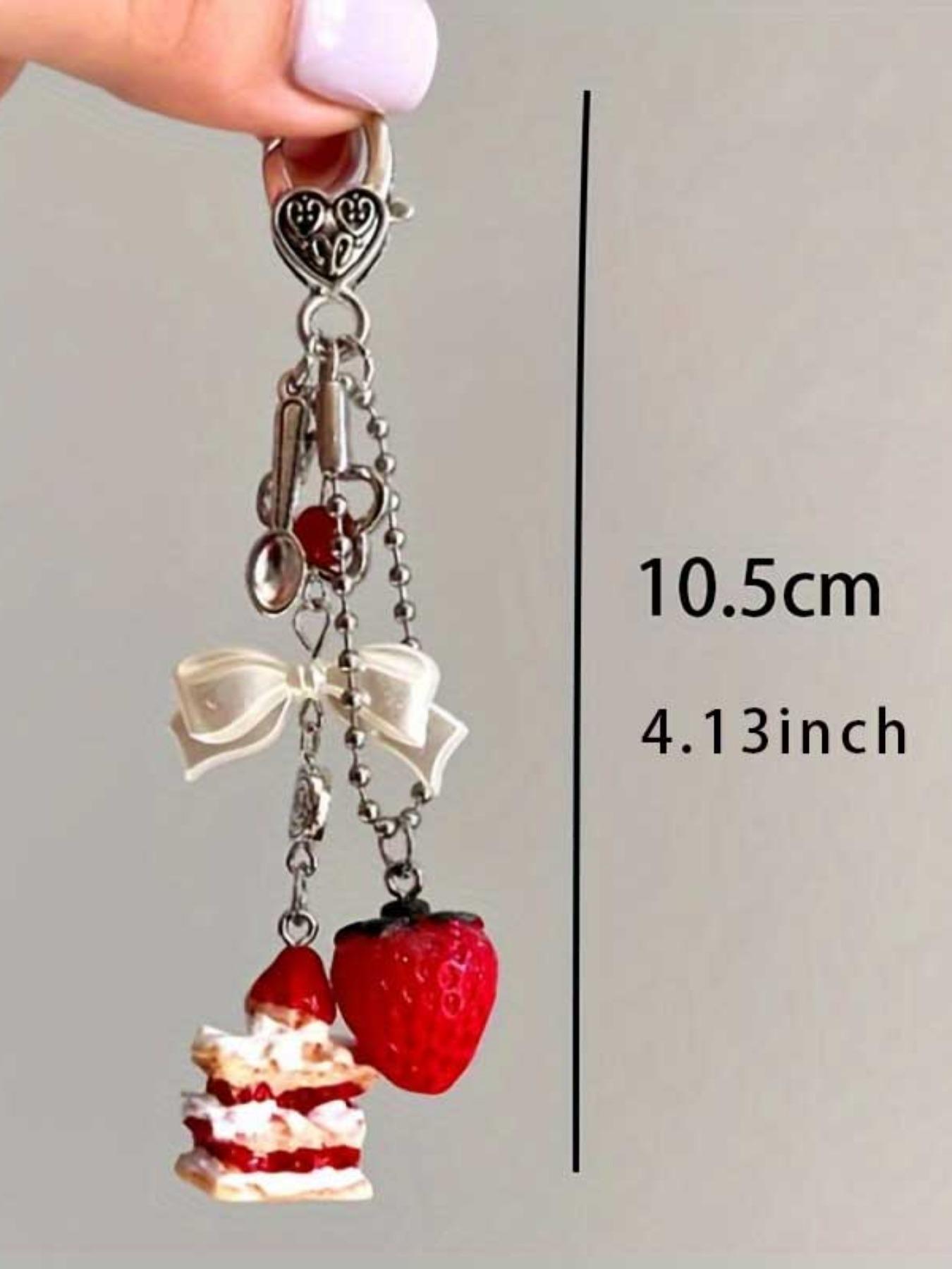 Cute Strawberry Cake Dessert Keychain, Fruit Girly Keychain, Cute Keychain Accessory, Handmade Y2K Resin Cake Strawberry Charm Beaded Keyring for Women Bow Heart Mobile Phone Lanyard Key Ring Bag Decoration Pendant Jewelry Accessories Gift