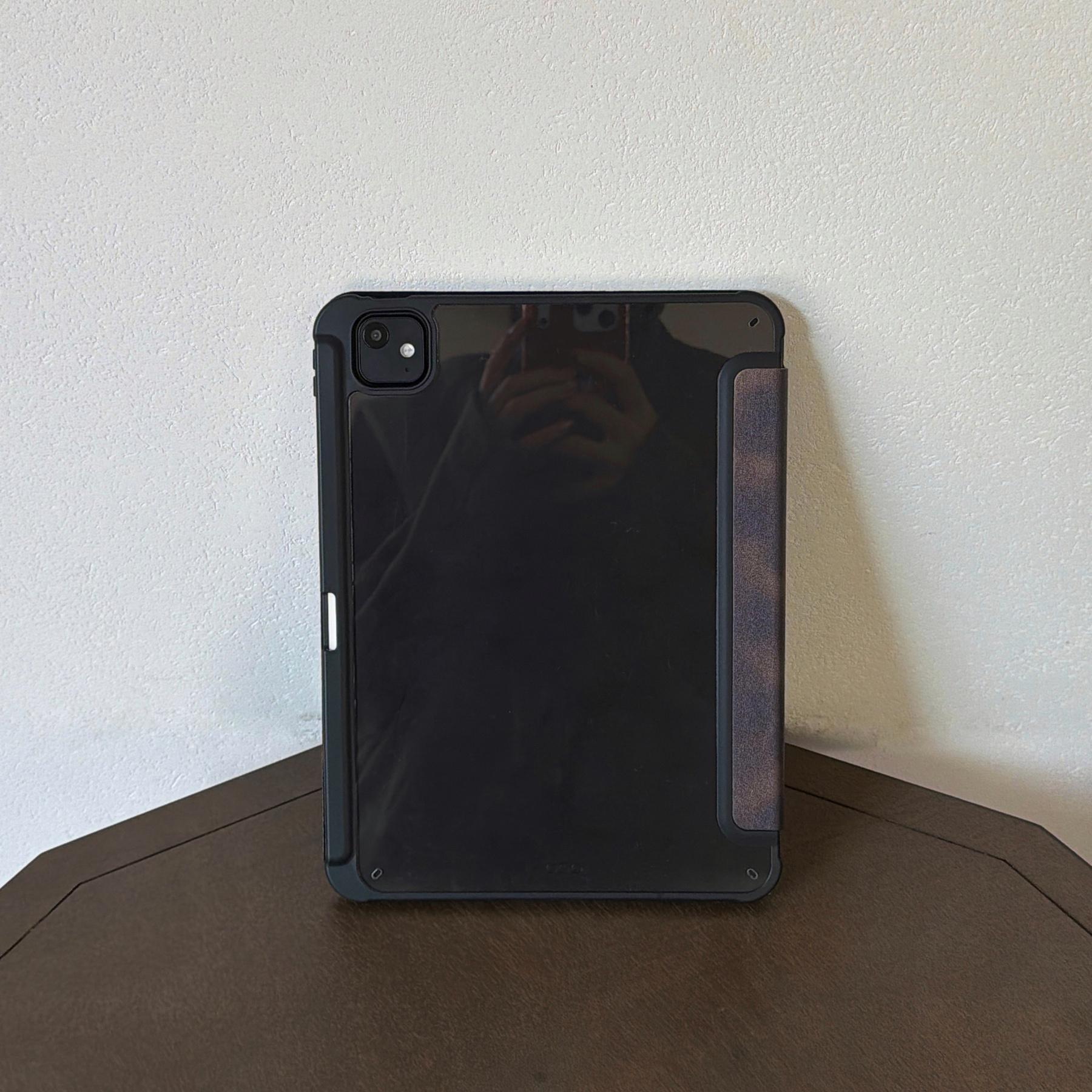 Amber-style marbled protective case featuring an adjustable stand and stylus holder; a foldable, non-slip TPU cover compatible with various iPad models, including iPad mini, iPad Air, iPad Pro, and the 10th/11th generation iPad series.