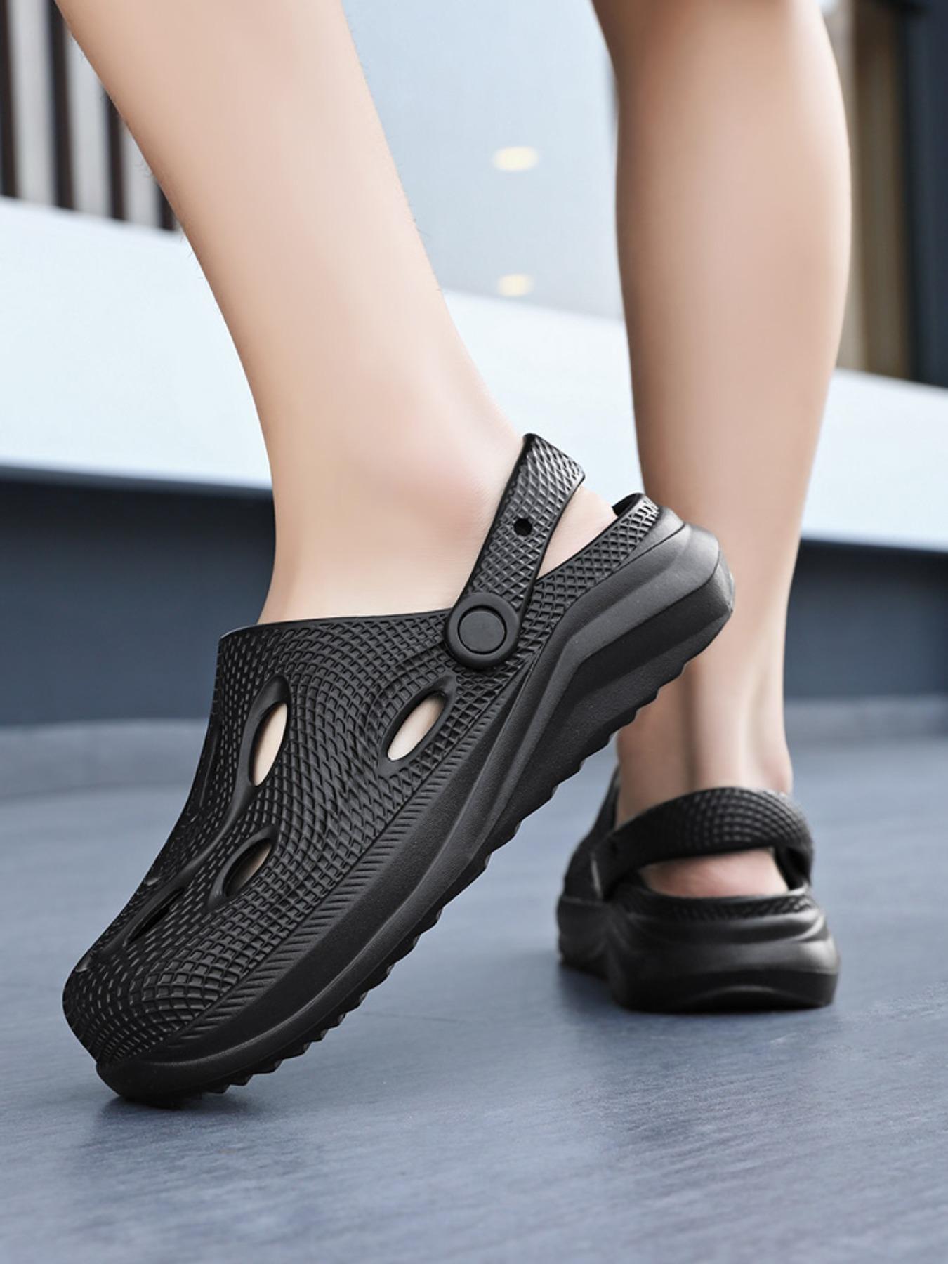 New Summer Style for Men, Casual Clogs for Students, Ultra-light, Soft and Elastic, Breathable, Dual-use for Beach and Bathroom, Wear-resistant, Non-slip, Two-way Wearable Closed-toe Sandals