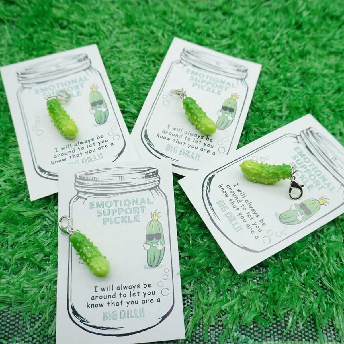 Mini Emotional Pickle Resin Keychain, Novelty Cucumber Pocket Card, DIY Hug Greeting Card, Stress Relief Cards, Creative Vegetable Gift
