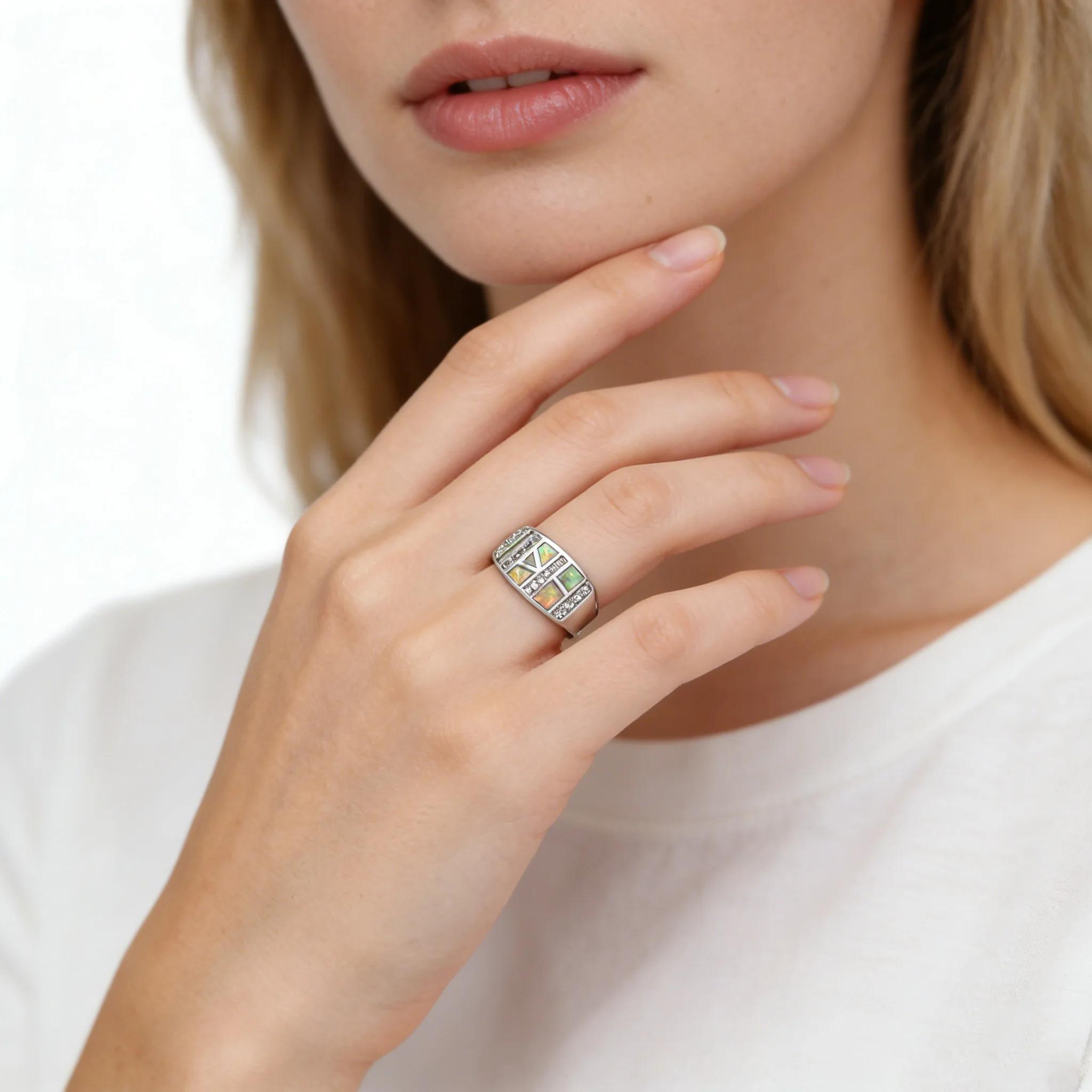 Vintage Charm White Fire Opal Rings for Women Fine Jewelry Precious Gift for Girl Luxury Evening Party Accessories Cocktail Ring