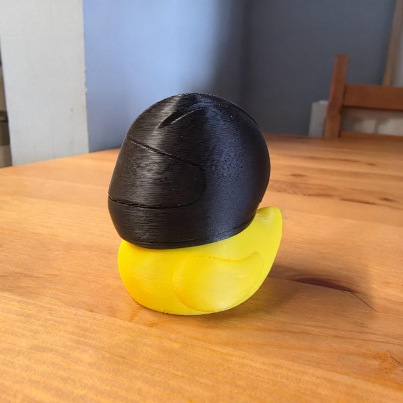 Mini Creative Desk Decoration Duck Figure with Helmet, Perfect for Living Room, Office, All Occasions, Ideal Gift, Made of Plastic