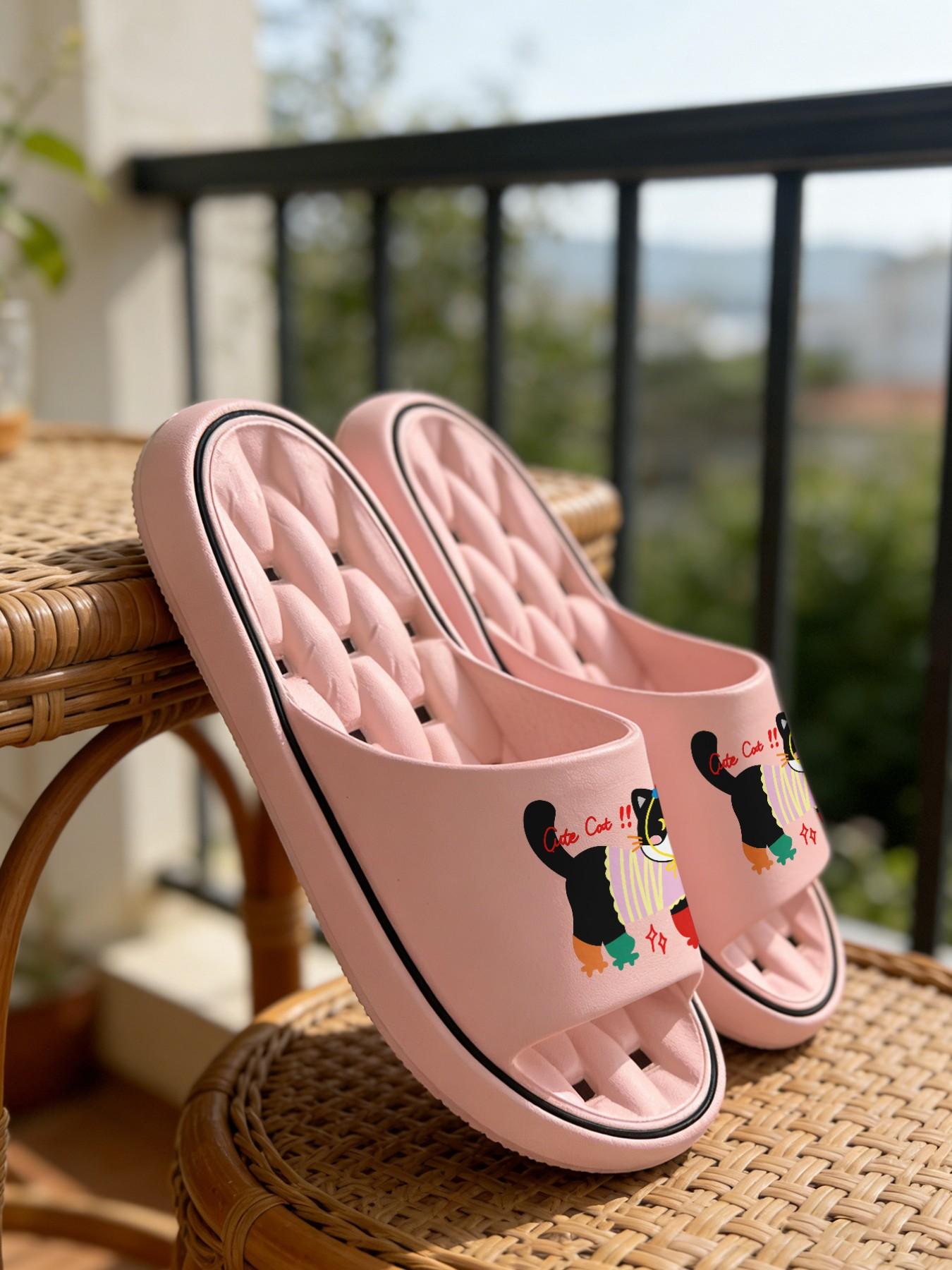 1 Pair Cute Cat Themed Printed Hollow Massage Thick Sole Slippers, Soft Girl Style, Non-slip Soft Sole, Quick-dry for Bathroom, Indoor & Outdoor Dual-use, Open Toe Slides, Bathroom Casual Slippers