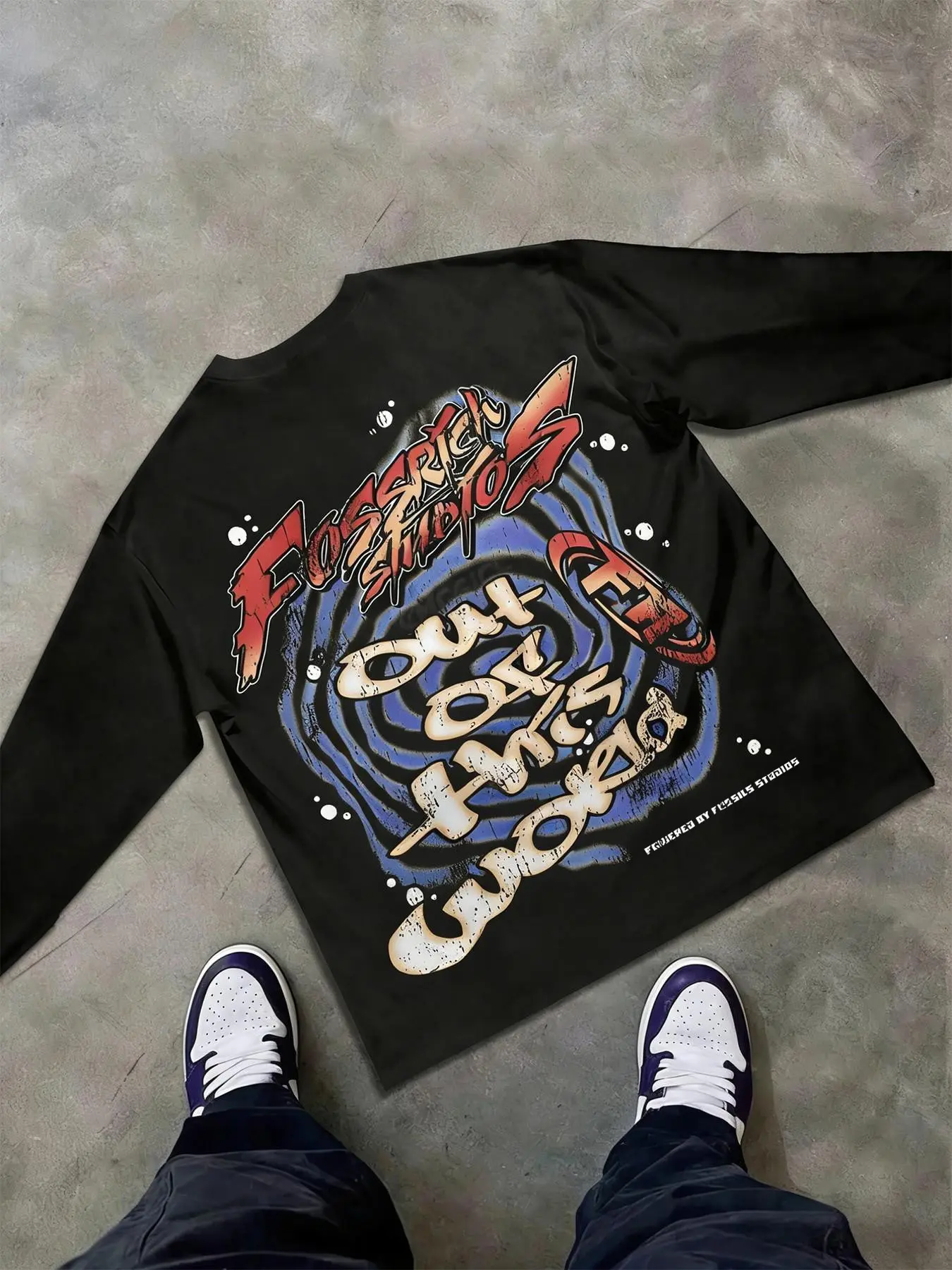 Unisex Street Style Casual Long Sleeve Fitted T-Shirt, Out of This World Slogan Print & Astronaut Graphic, Cyberpunk Space Theme, Punk Y2K Fashion,Suitable for streetwear, punk style, and Y2K fashion, Top