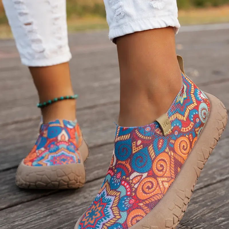 2026 New Women's All-Season Lightweight Breathable Sneakers, Casual Round Toe Geometric Design, Slip-On Non-Slip Sole, Outdoor & Commute, Lightweight Casual Shoes