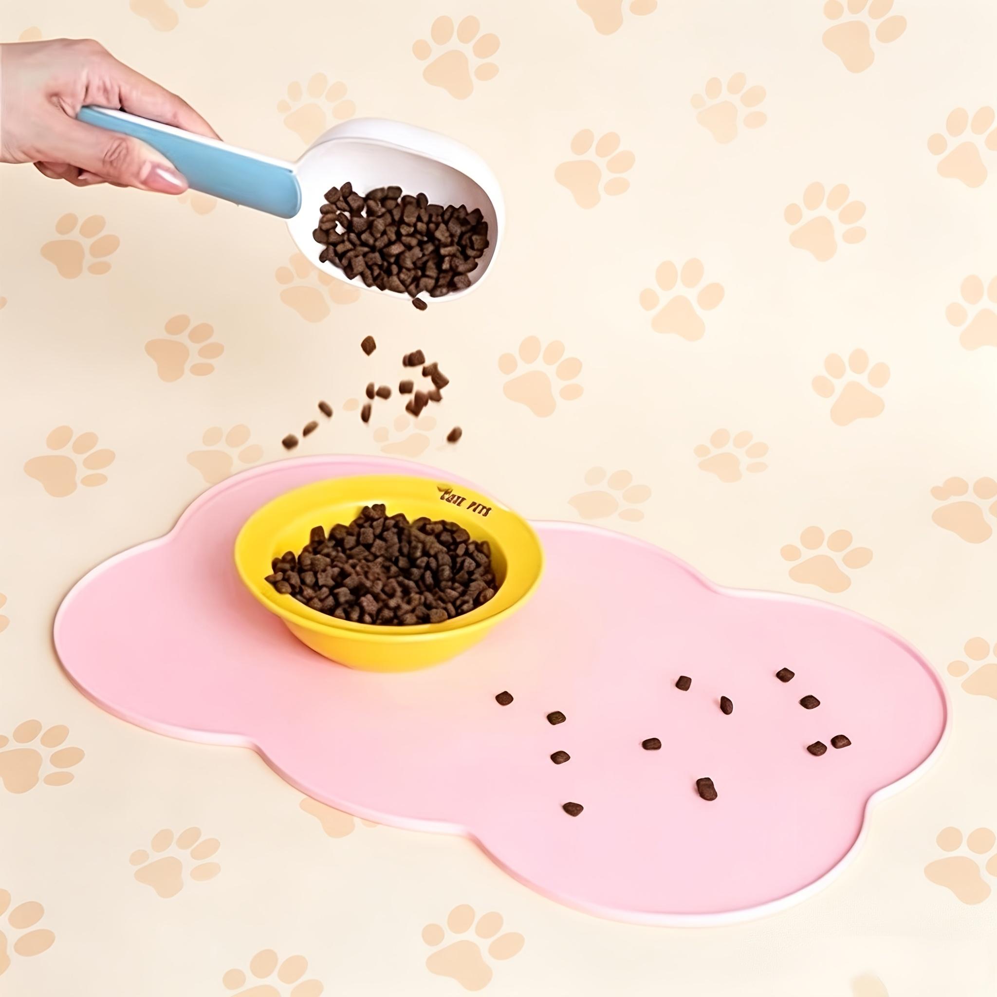 Silicone pet feeding mat, leak-proof and non-slip feeding mat for dogs and cats, oval-shaped bowl mat