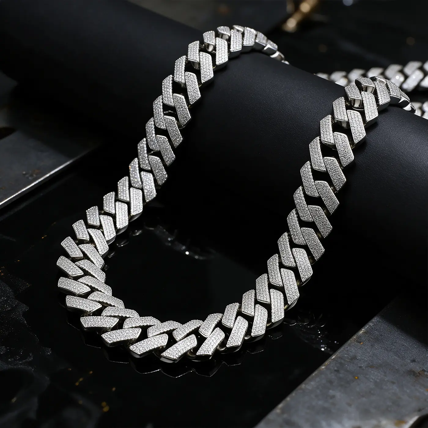 COLOZA 17mm Iced Chunky Curb Chain Necklace - Silver-Plated Brass Long Neck Cuban Style Exquisite Unisex Hip Hop Jewelry For Men, Chunky Chain Necklace, Exquisite Chain Jewelry