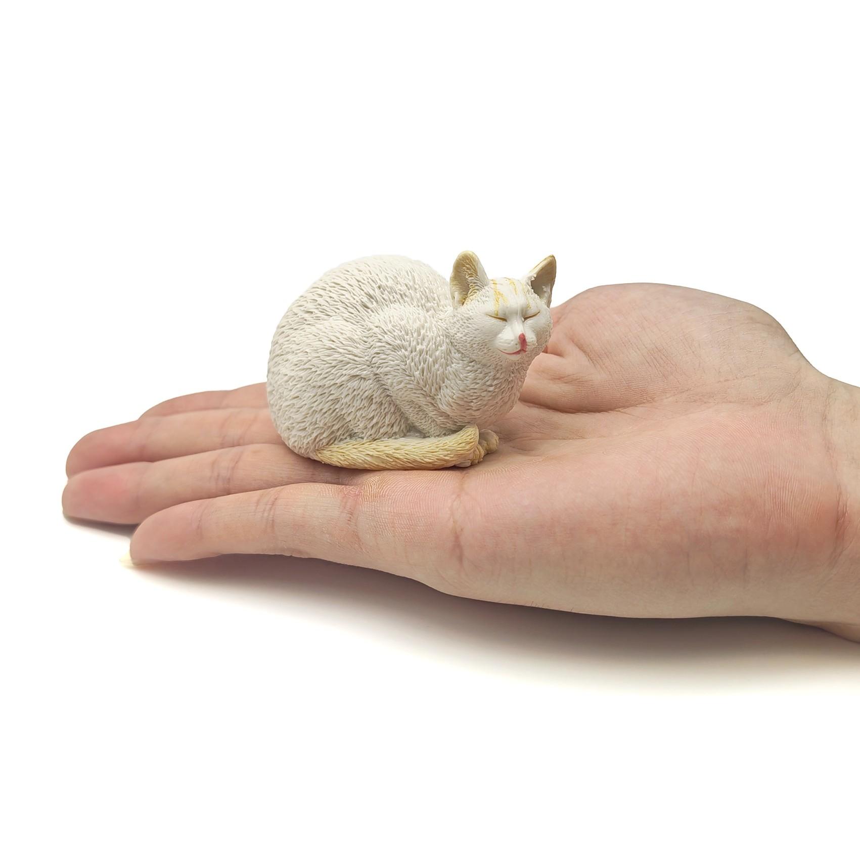 Cute Cat Figurine Statue Unique Design Solid Cat Model for Garden Decor Office Desk Bonsai Decoration Mini Animal Park Scene