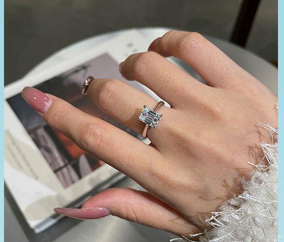 【#52】2Carat Emerald Cut Synthetic Moissanite Rings in 925 Sterling Silver