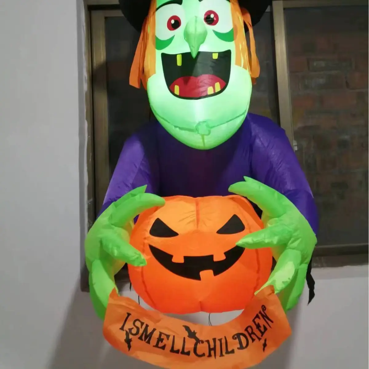 Spooky Light-Up Climbing Window Witch Character Inflatable Pumpkin Ornament, Polyester Stretch Fabric Halloween Party Decor for Yard, Window, Household, Standard