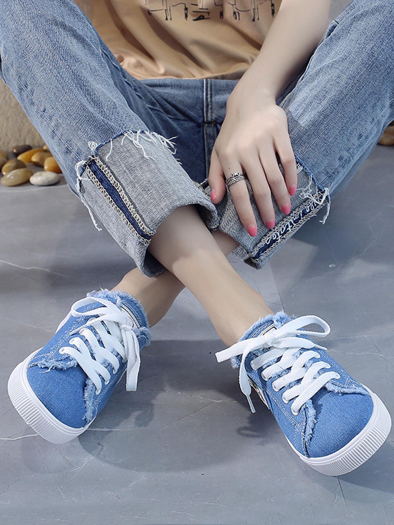 1 Pair Of Stylish Casual Sneaker Flat Walking Shoes in White, Black and Blue, Versatile, Easy To Wear, Suitable for All Seasons