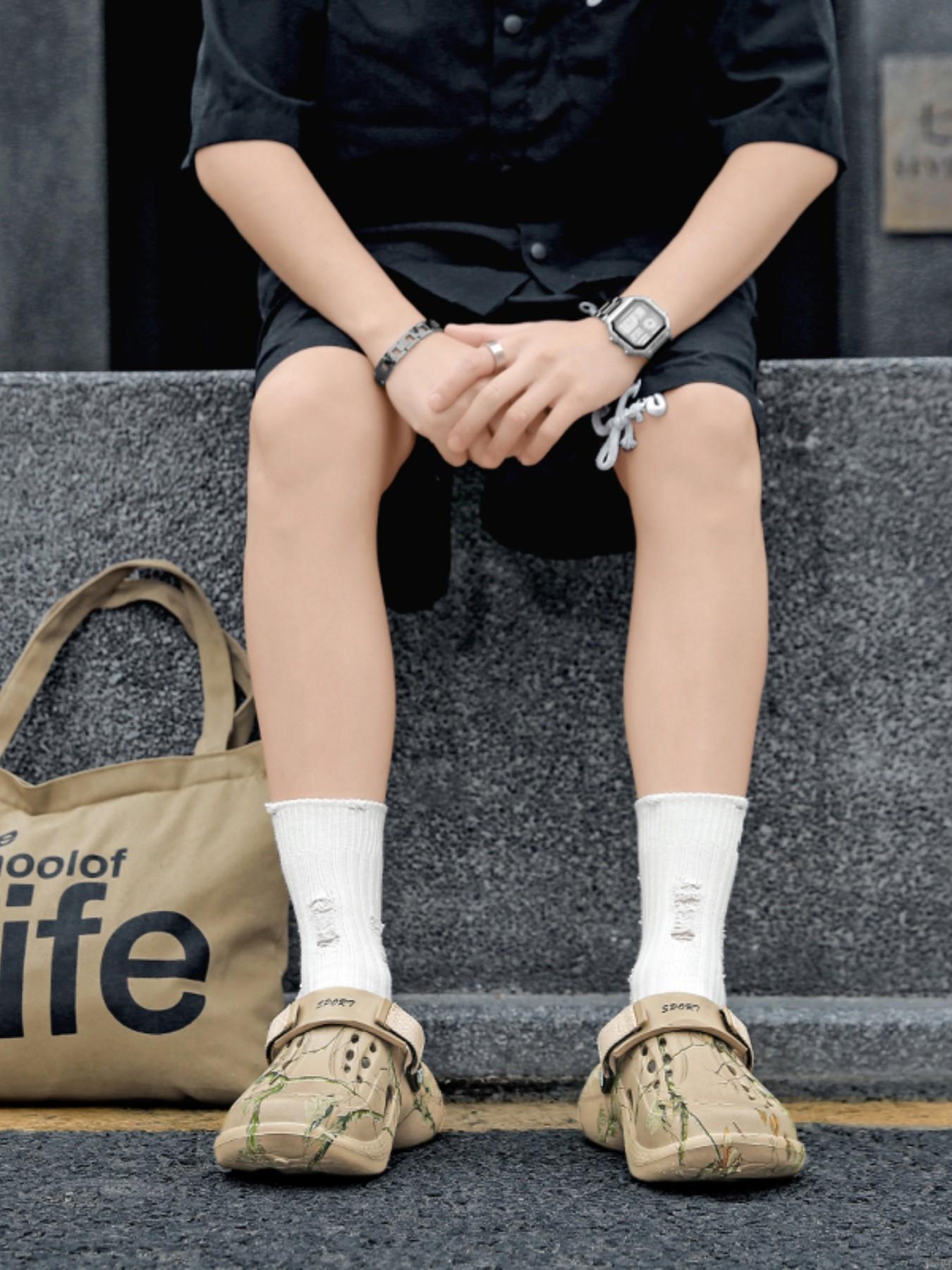 Summer New Holey Shoes Sandals for Men, Cross-Border Large Size, Two-In-One Graffiti Thick Sole, Water-Resistant Beach Shoes