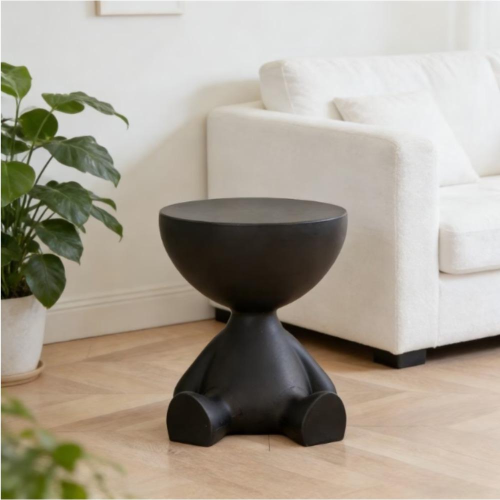 Multifunctional small round-edge table. A mini bear side table suitable for small spaces, a portable and compact bedside table. A space-saving household item for modern-style bedrooms, dormitories, and living rooms