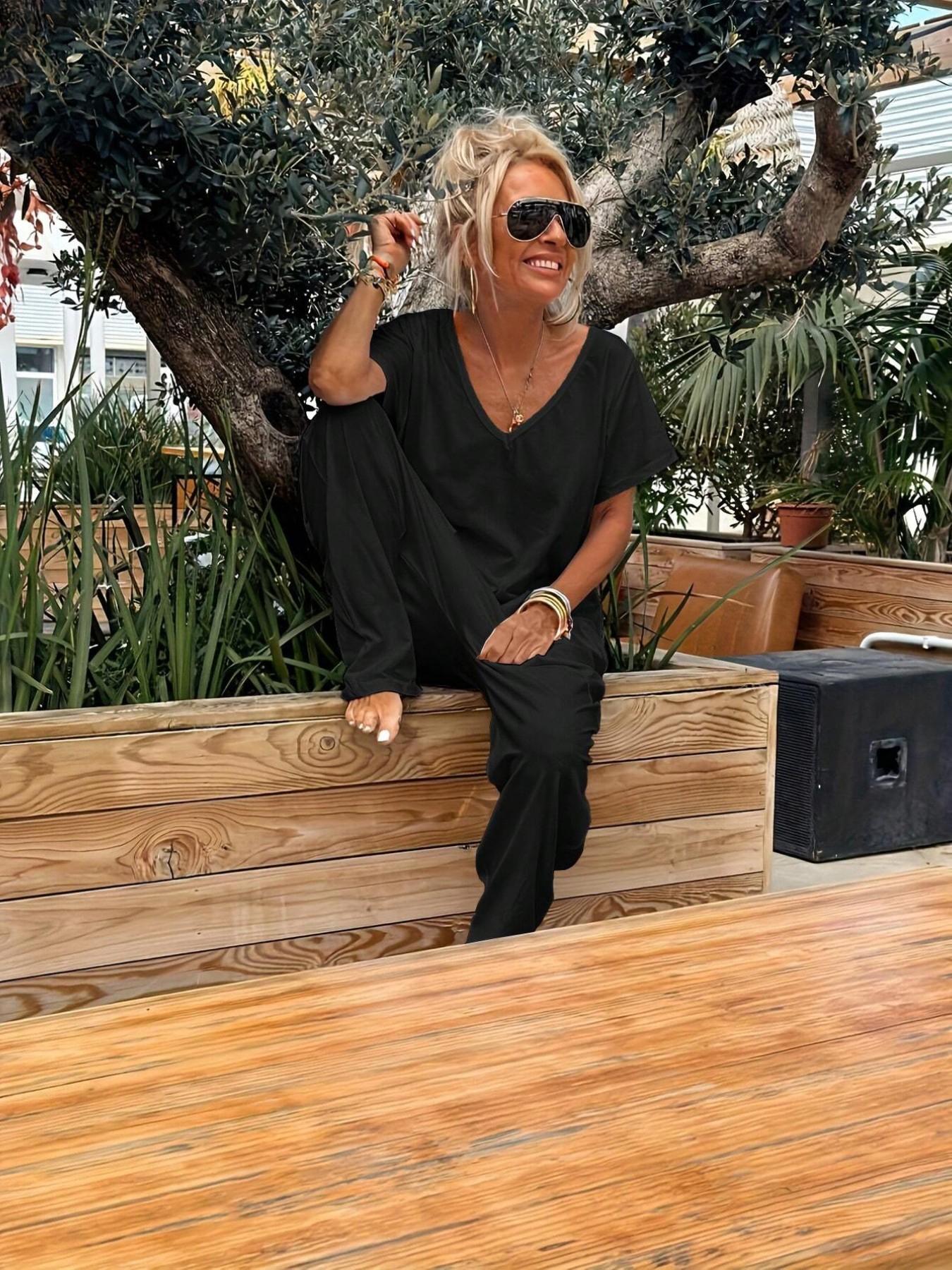 Women's Casual Basic Jumpsuit, Short Sleeve V-Neck Design, Loose Fit Wide-Leg Romper, All Season Wear, Plain Pattern, with Pockets, Womenswear