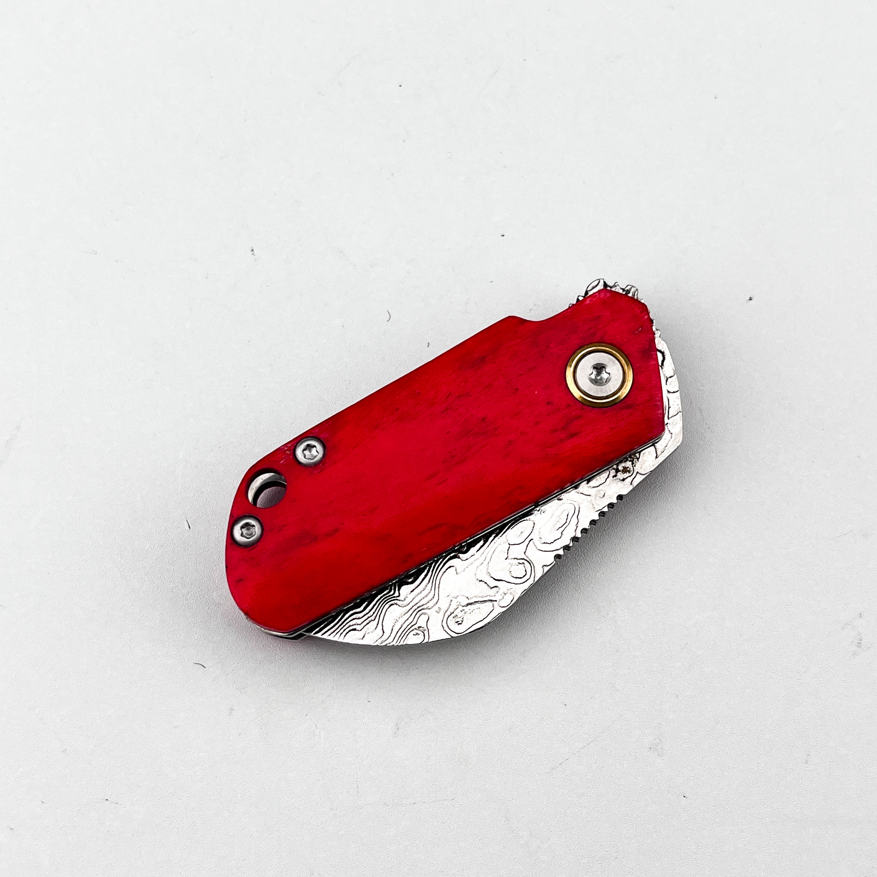 Mini Damascus folding knife, Portable knives, ultra-small and portable, handcrafted Damascus steel blade, dyed cow bone handle, with a hanging rope, practical tool for daily carry-on EDC, outdoor camping and hiking