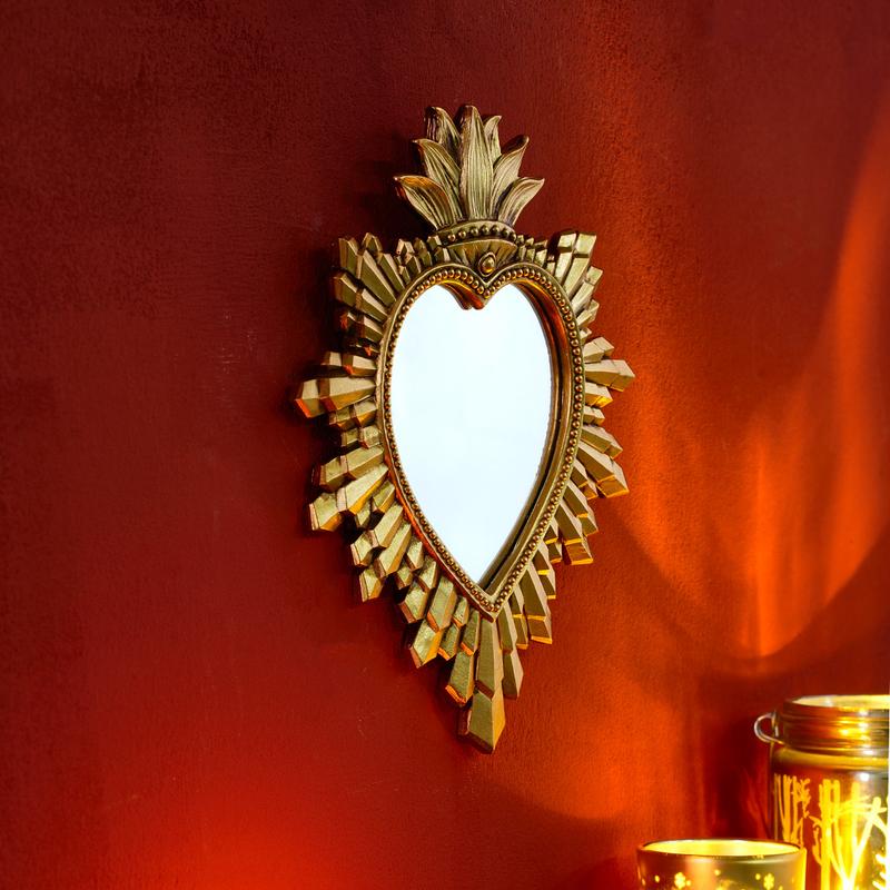 1PC, golden and black flame heart-shaped decorative pendant, resin material sacred heart decorative pendant, suitable for religious wall decoration, home wall decoration or photography prop decoration, theme party decoration #TOP PICKS