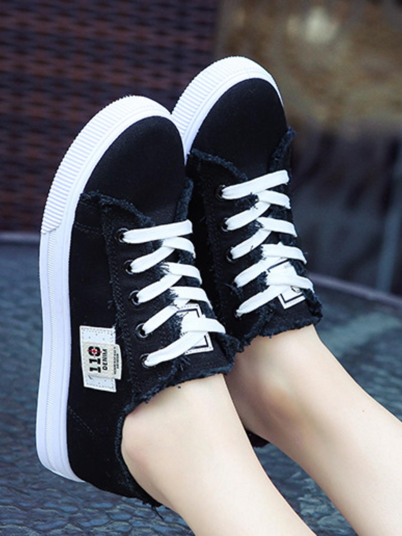 Women's Fashionable Raw Trim Lace Up Low Top Sneakers, Casual Comfortable Lightweight Skate Shoes, Female All-match Round Toe Canvas Shoes for Daily Wear