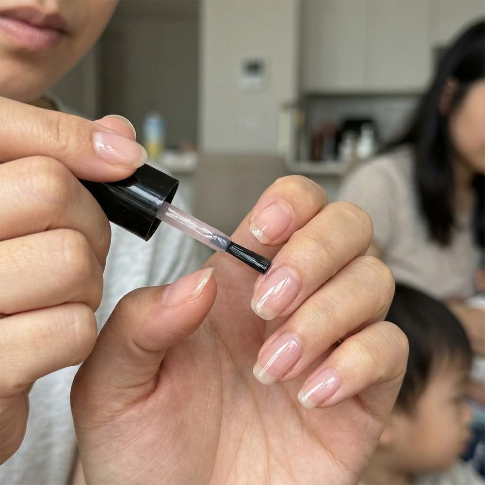 ELL LOUREL New Arrival 2 in 1 Natural Nude Pink Nail Hardener Dries Naturally Fastly, Alcohol-Free Formula, Designed to Strengthen and Nourish Thin and Soft Nails, Perfect Gift for Various Holidays, Nail Strengthener to Get Hard Nail Shield. Nail Care Oil