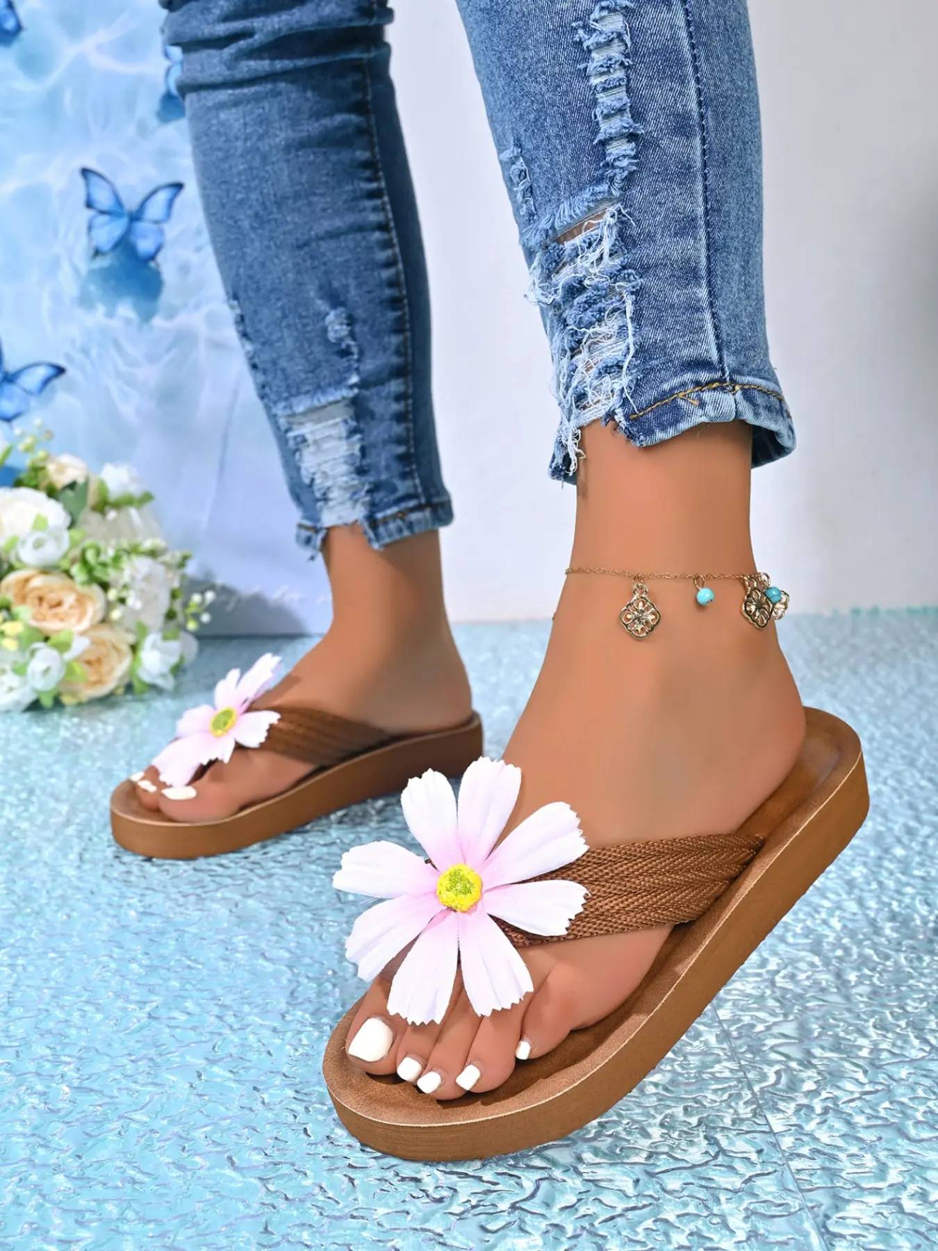 Comfortable Daisy-Decorated Thong Slippers, Ideal for Daily Wear, Perfect for Summer Outings, Casual Home Footwear, Lightweight Design