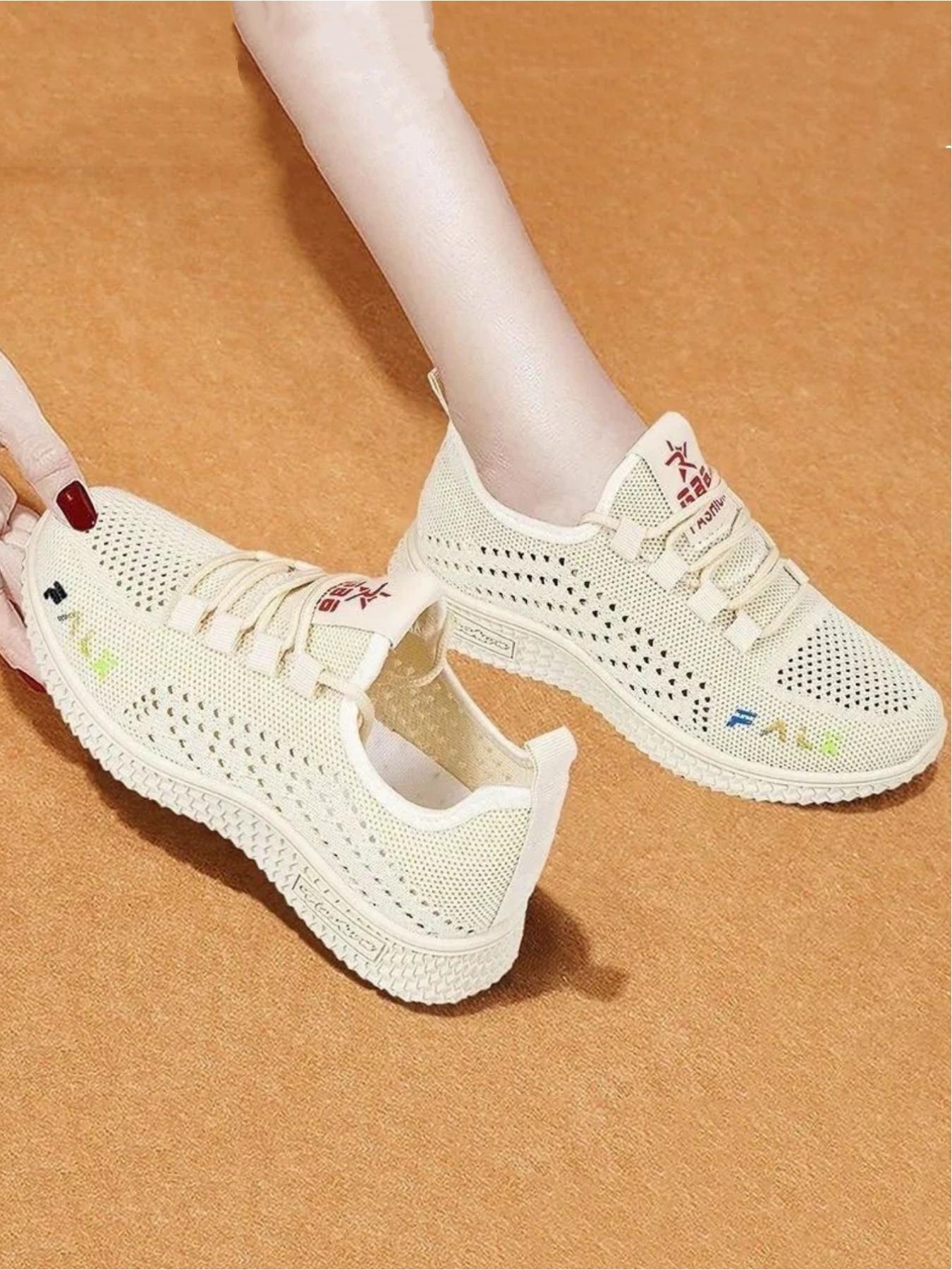 Ladies' casual sports shoes, made of lightweight and comfortable material, with a thick sole pattern for stable grip, and a heel loop design for easy on and off. Ideal for daily commuting and light sports wear