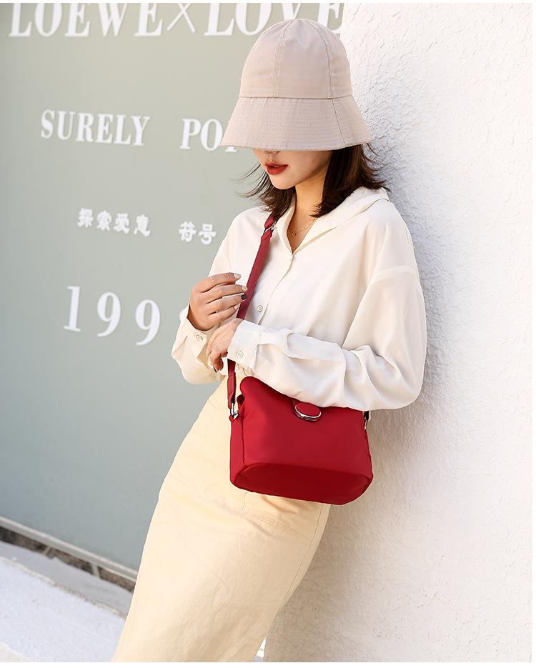 Elegant Crossbody Handbags for Women, Solid Oxford Cloth Commuter Bag with an Adjustable Wide Strap and Ring Accent, Crossbody Bags For Women, Hangable, Casual Commuting Bag, Casual Shoulder Purse