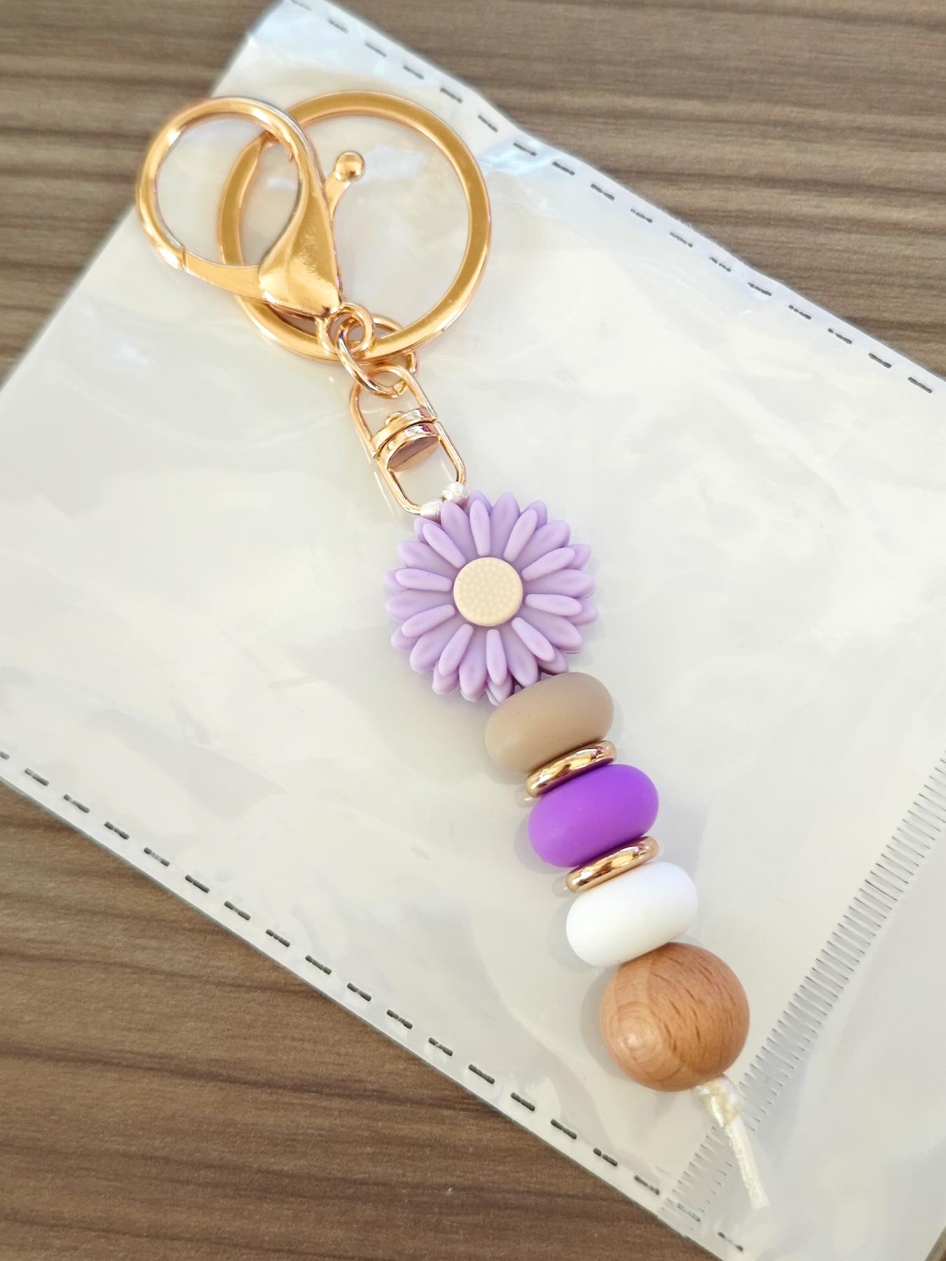 Fashionable and cute sunflower pendant keychain, suitable for daily wear, vacation and dating occasions, and also a surprising and exquisite small gift.
